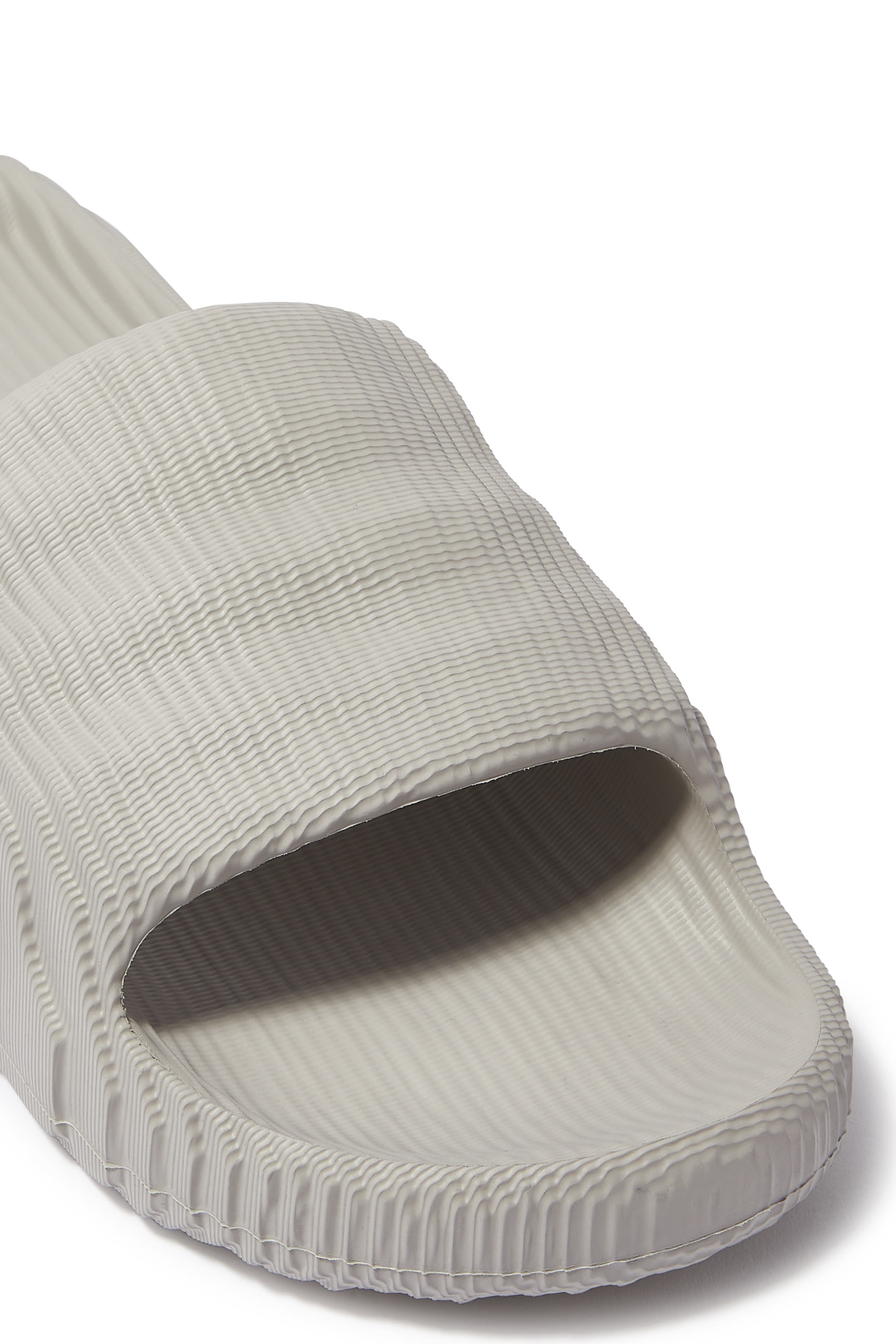 حذاء مفتوح اديليت 22