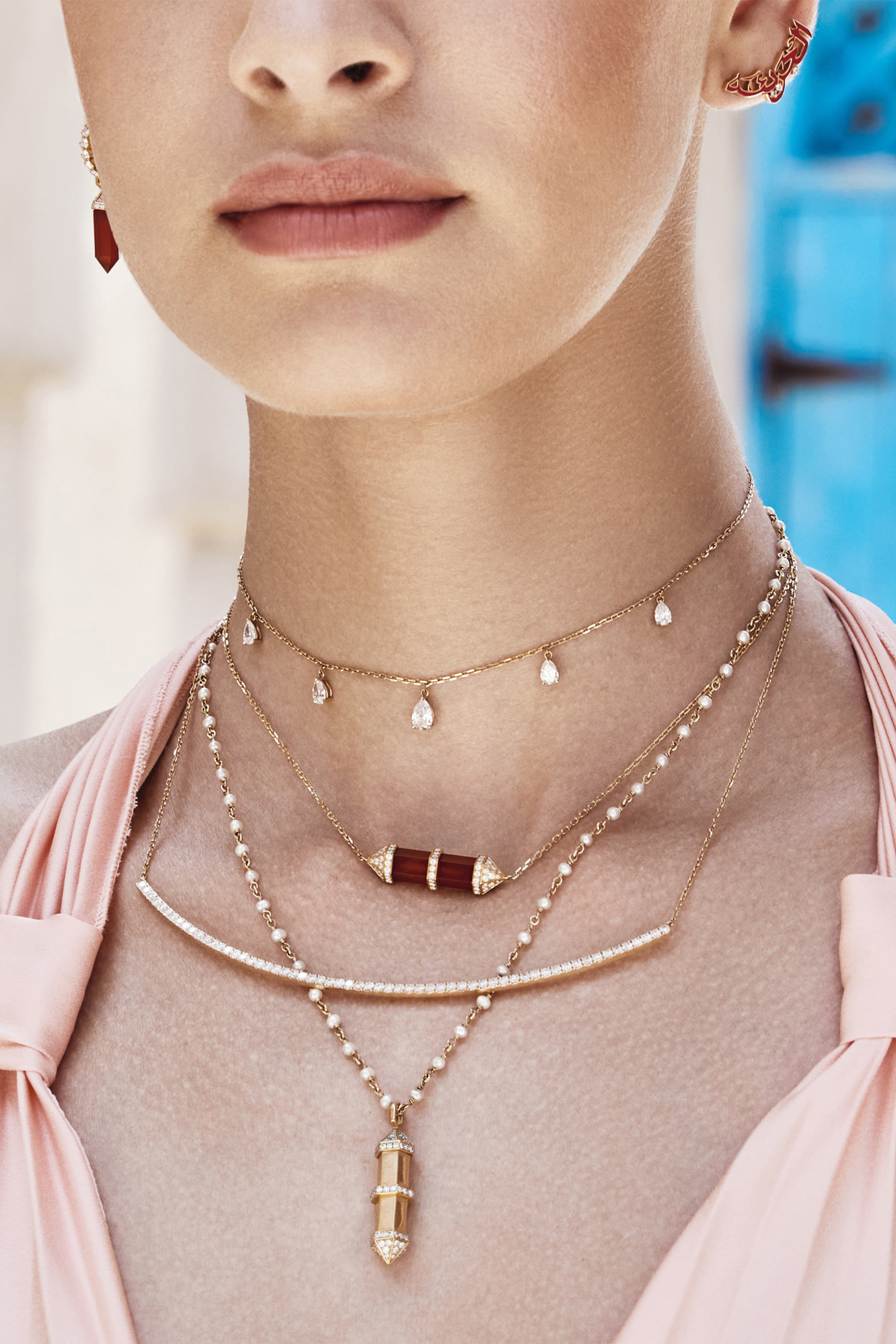 قلادة شاكرا بدلاية متوسطة مرصعة والعقيق الأحمر، ذهب أصفر عيار 18