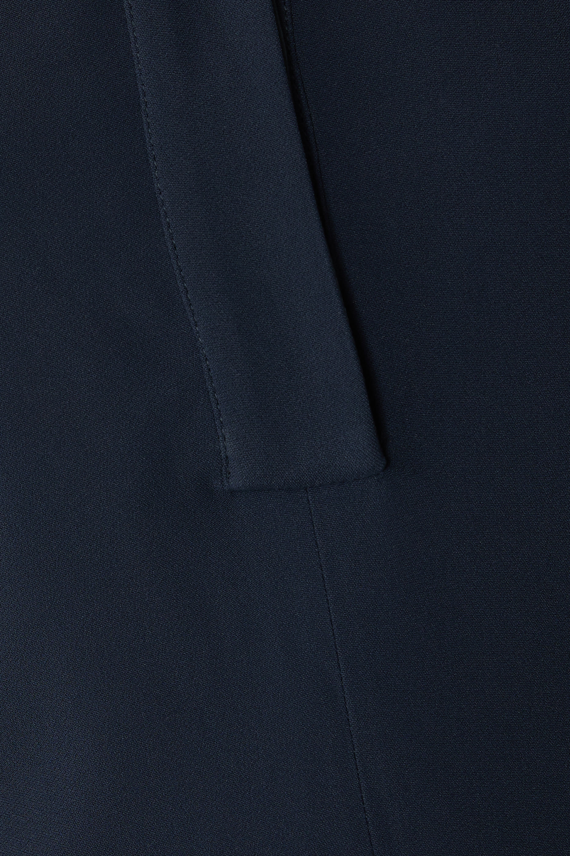 فستان بياقة بولو متوسط الطول