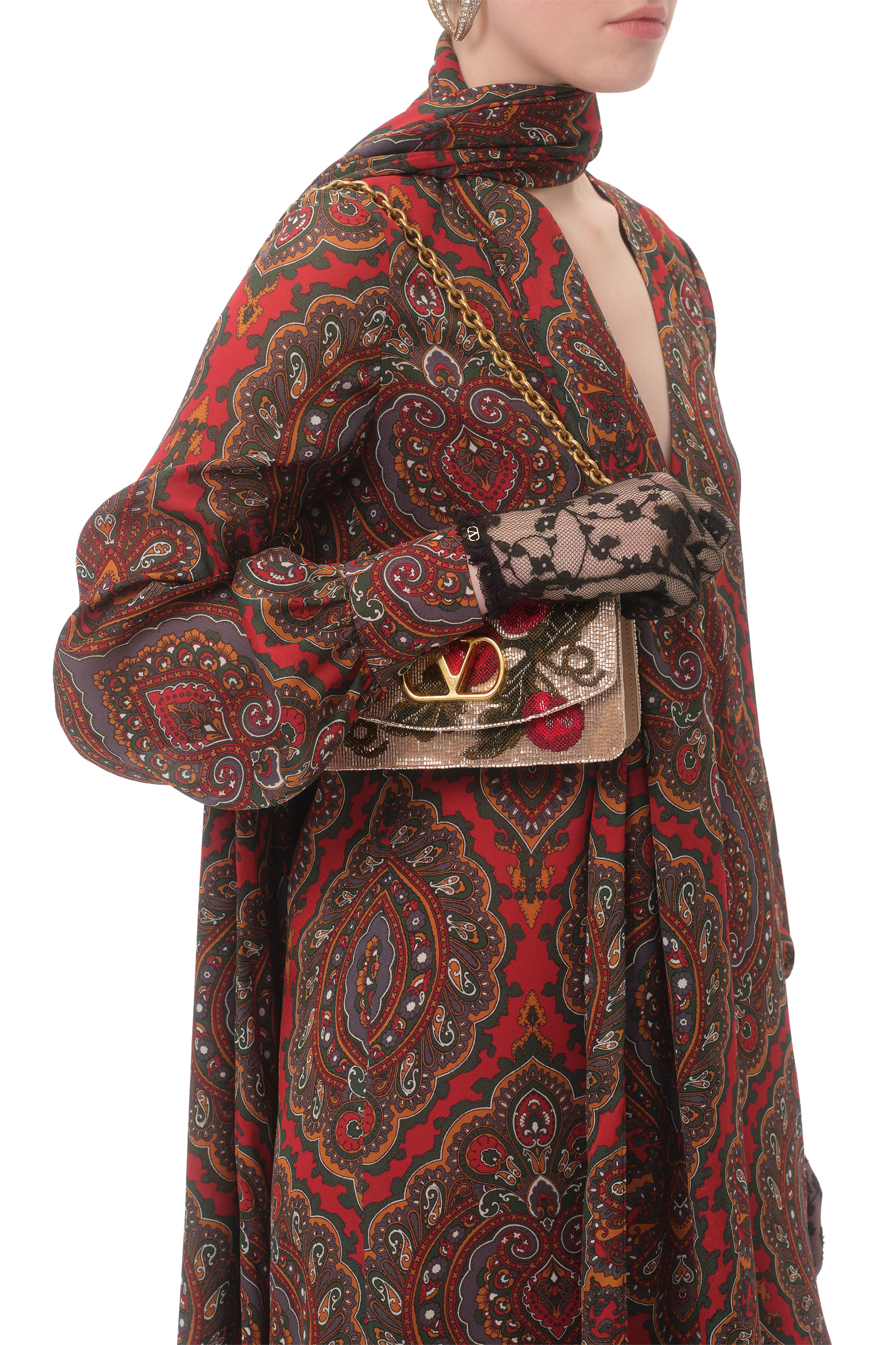 حقيبة كتف كلاتش فاين مطرزة بنمط كرز