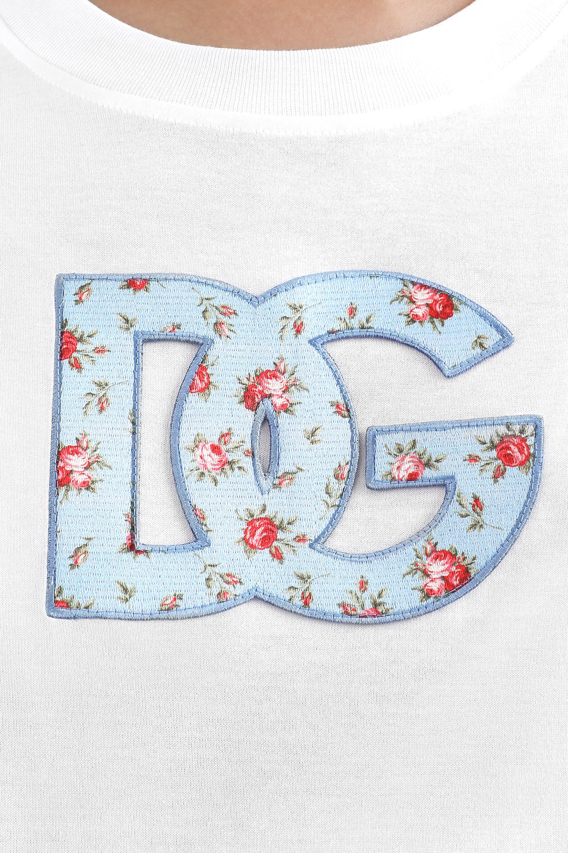 تيشيرت مزين بشعار الماركة