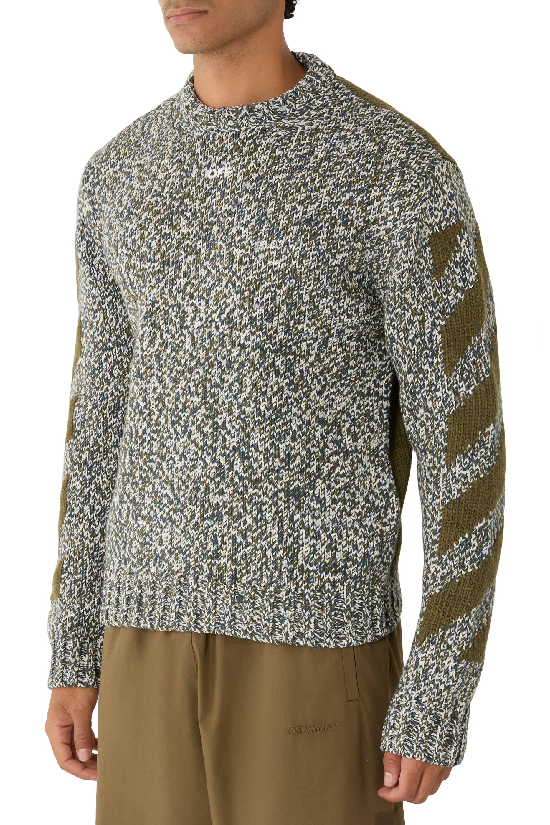 كنزة بخطوط أفقية ونقشة شعار الماركة منسوجة بياقة ضيقة