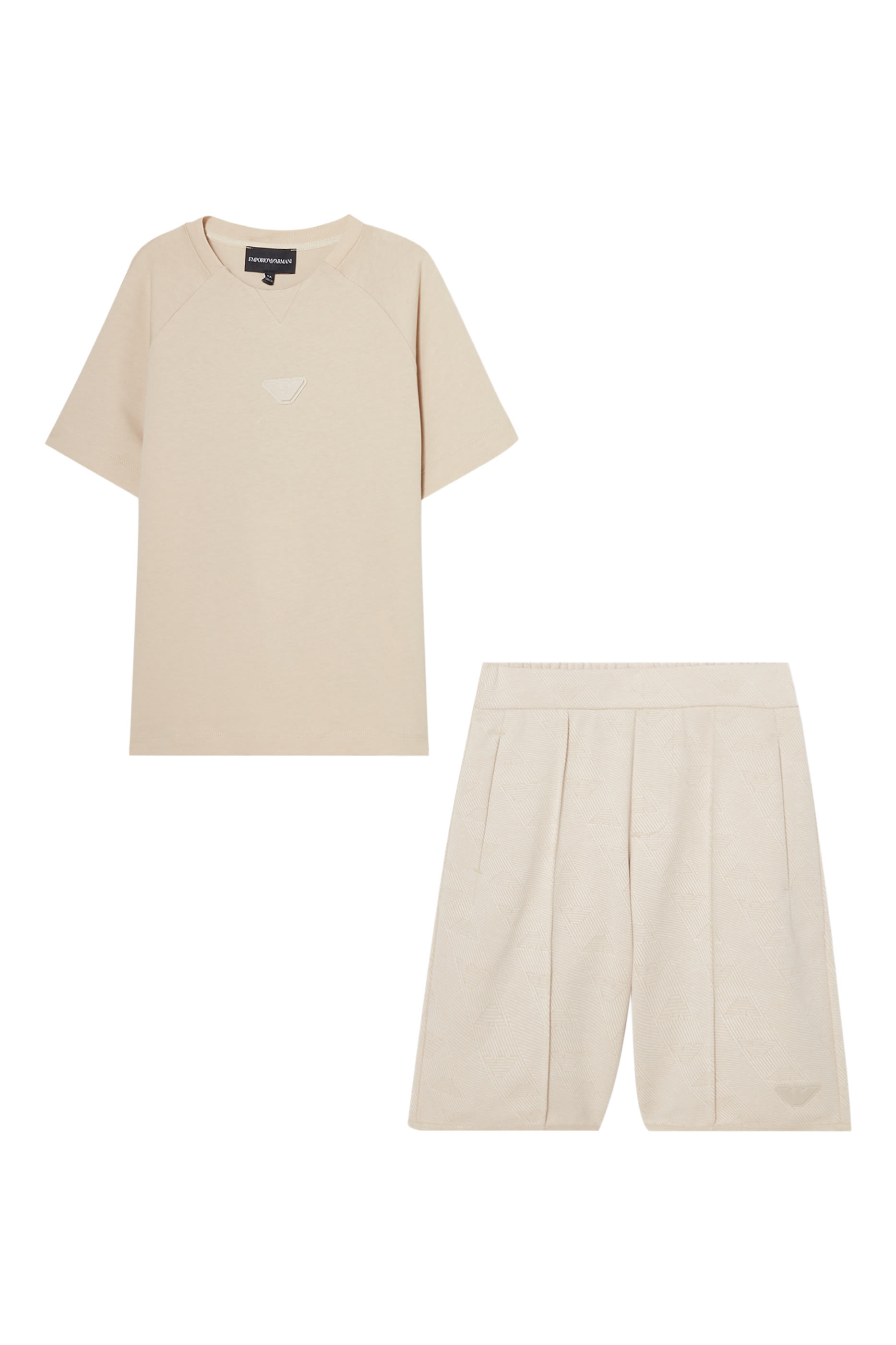 طقم تيشيرت وشورت بشعار الماركة للأطفال 