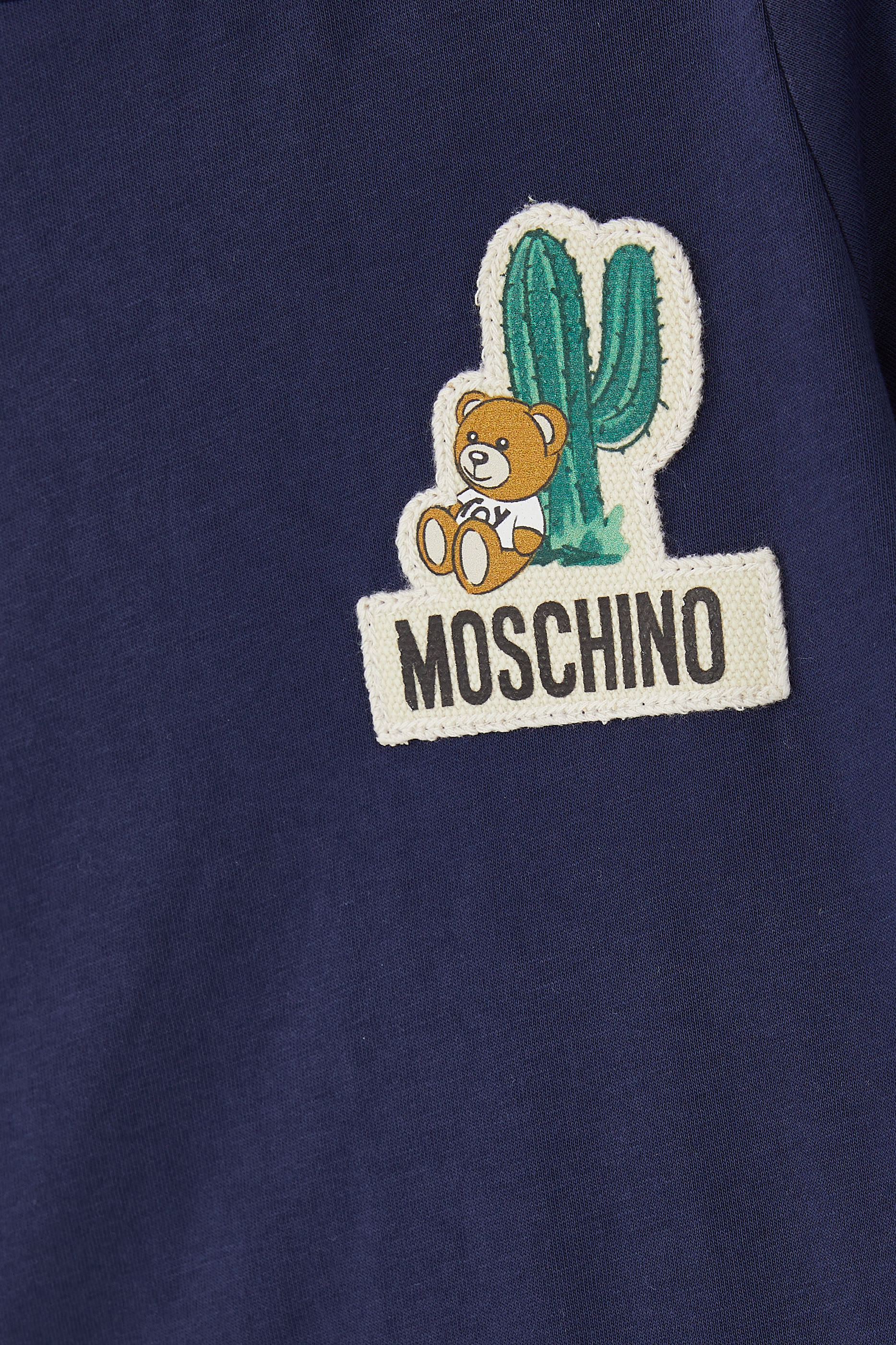 تيشيرت برقعة بشعار الماركة للأطفال