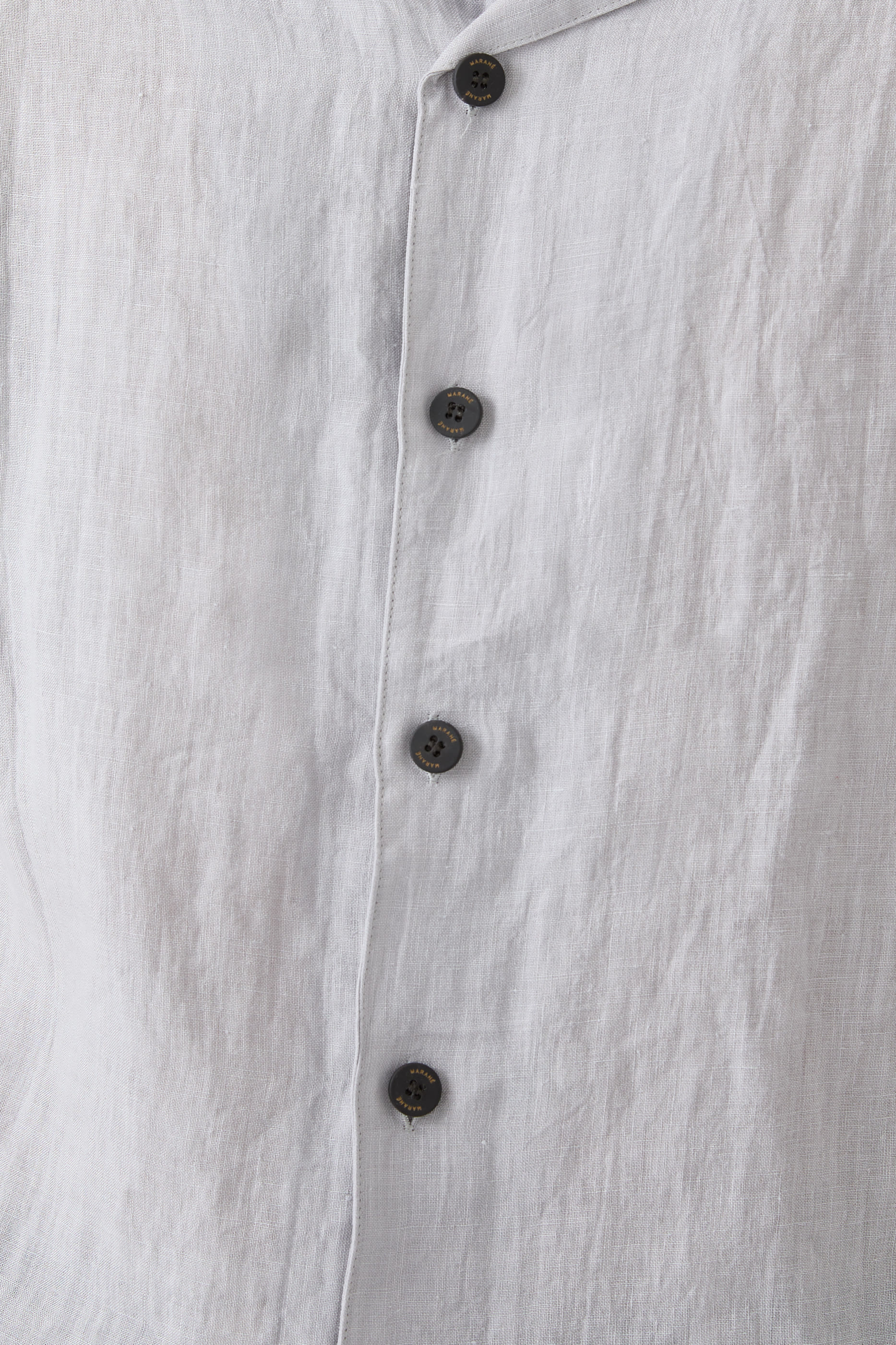 قميص بياقة بطية