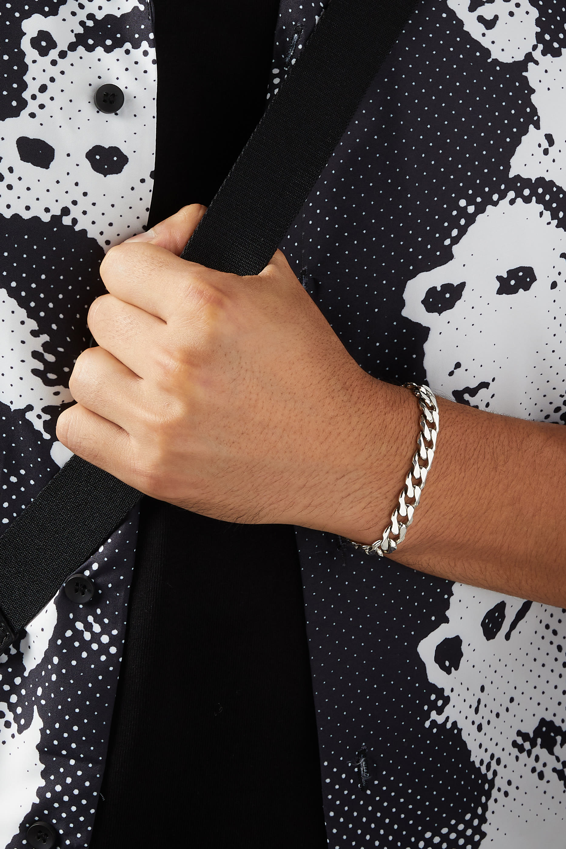 سوار سميك بمشبك بتصميم جمجمة