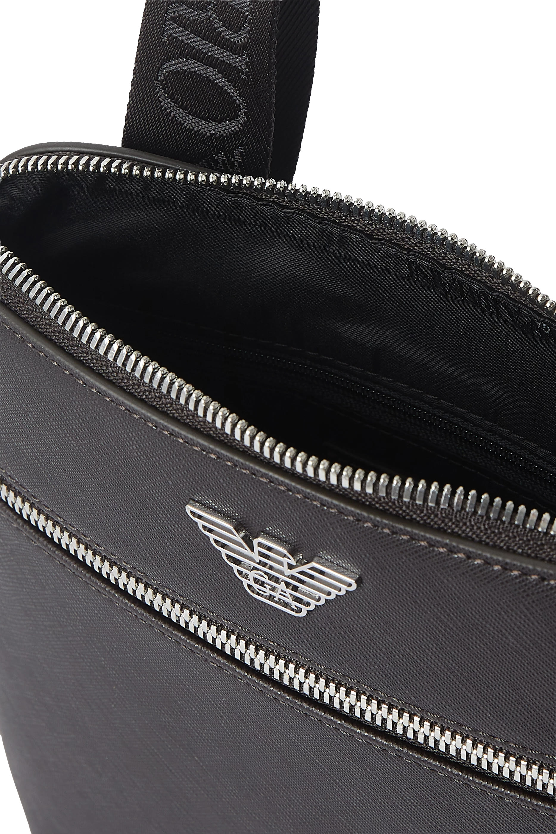 حقيبة كتف مسطحة اي في سي بحلية بشعار النسر جلد سافيانو