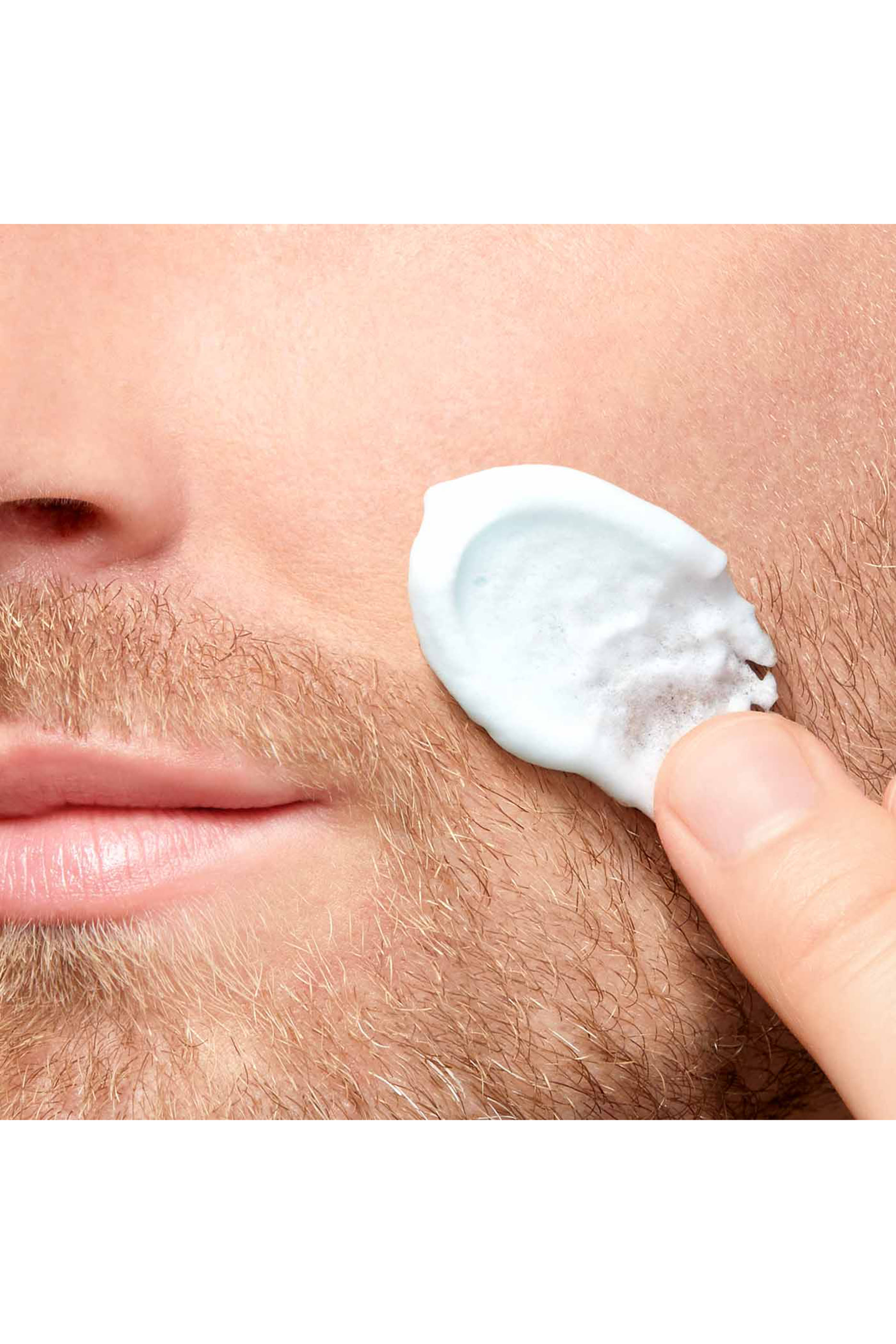 جل رغوي ناعم للحلاقة للرجال 