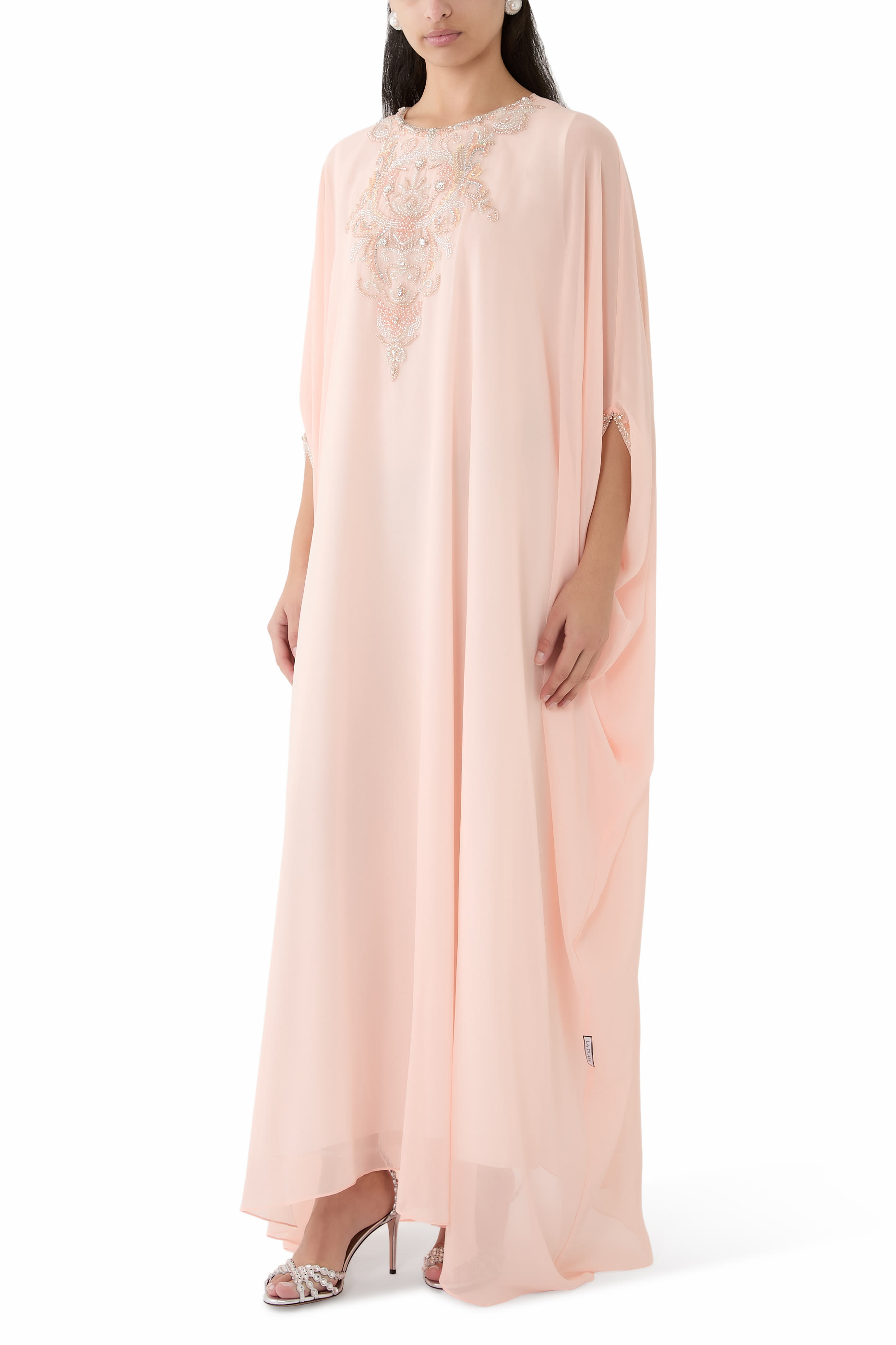 قفطان بقصة بتصميم فراشة مزينة