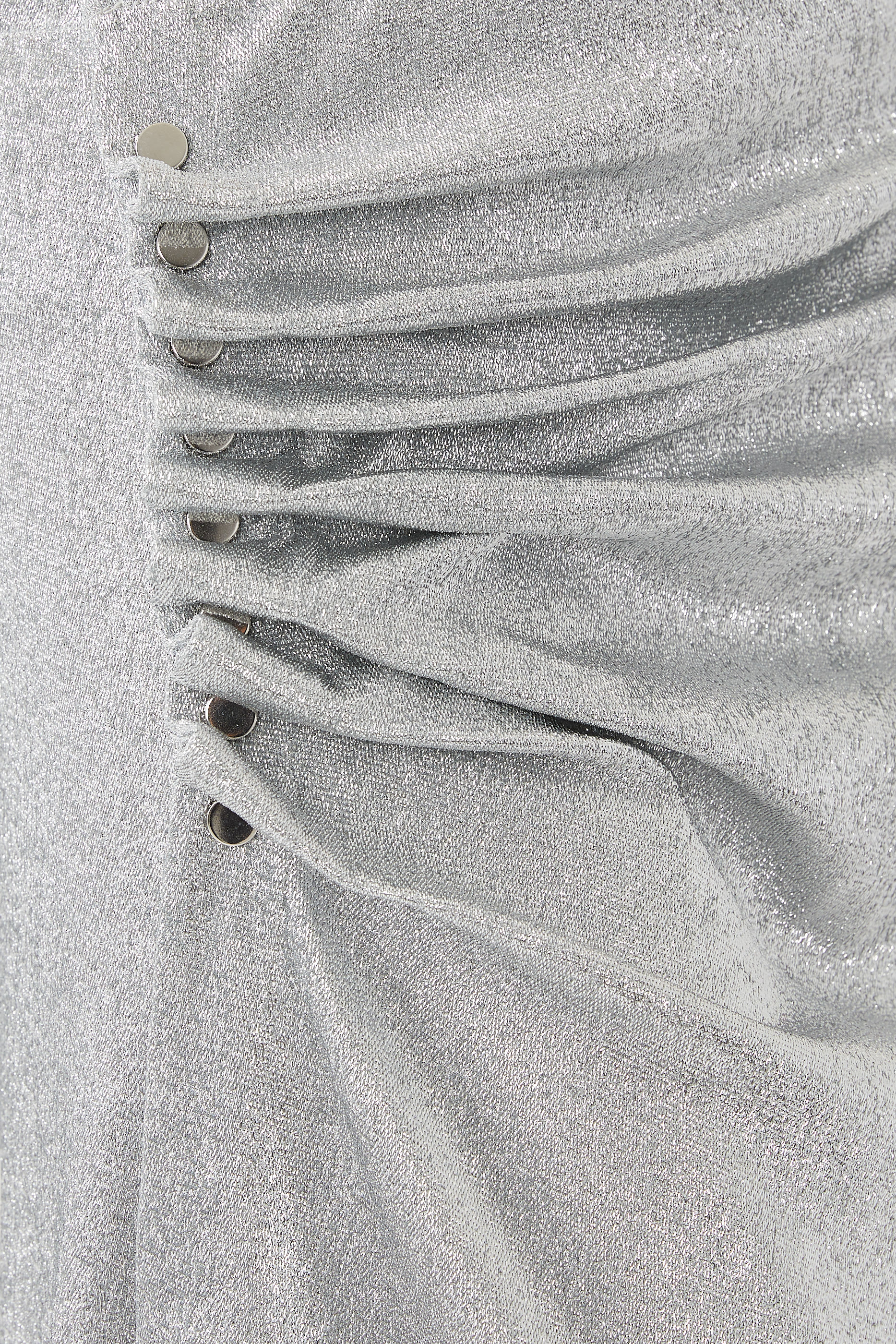 تنورة درابيه بقصة ضاغطة متوسطة الطول وفتحة