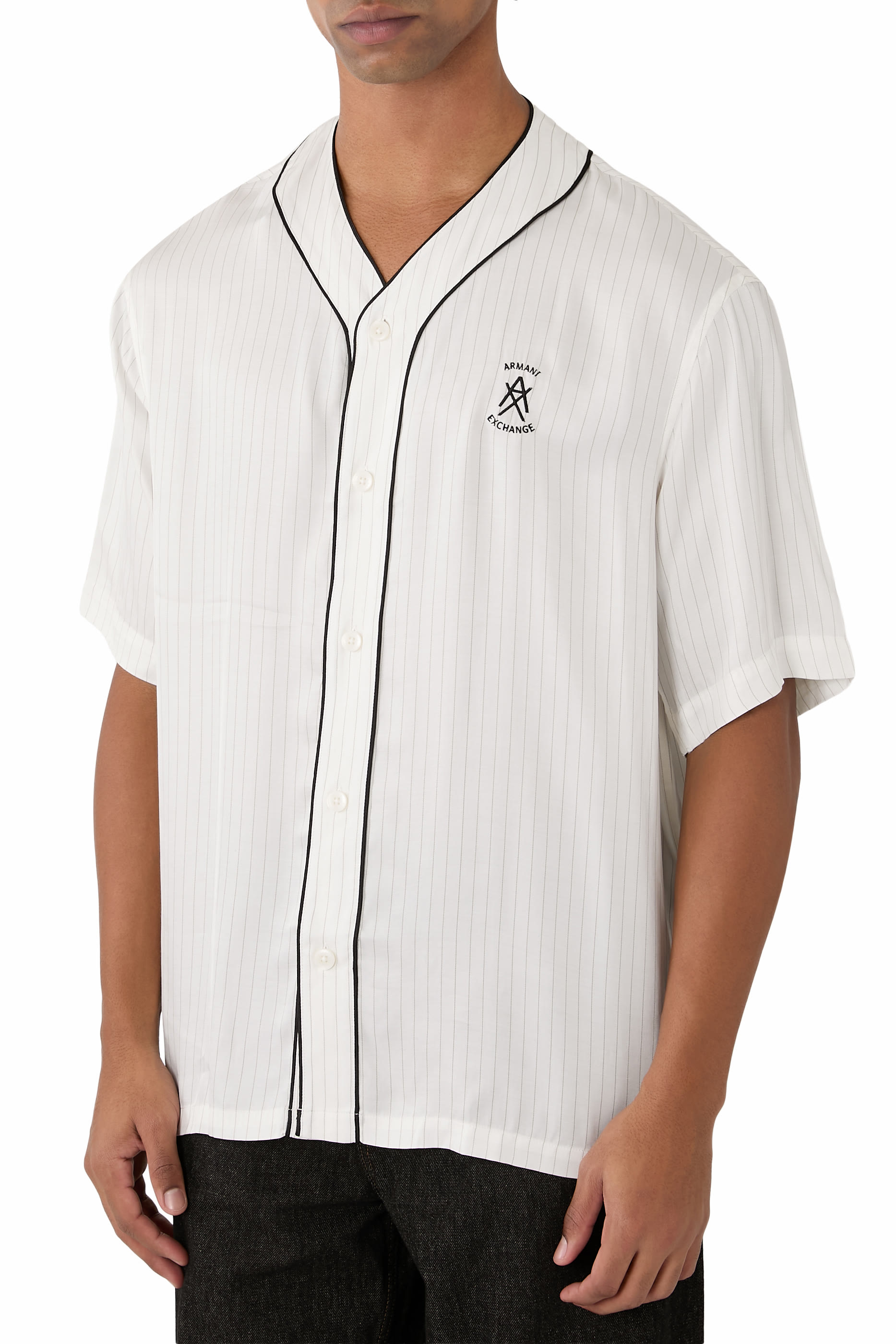 قميص ون بلوك أب بشعار الماركة