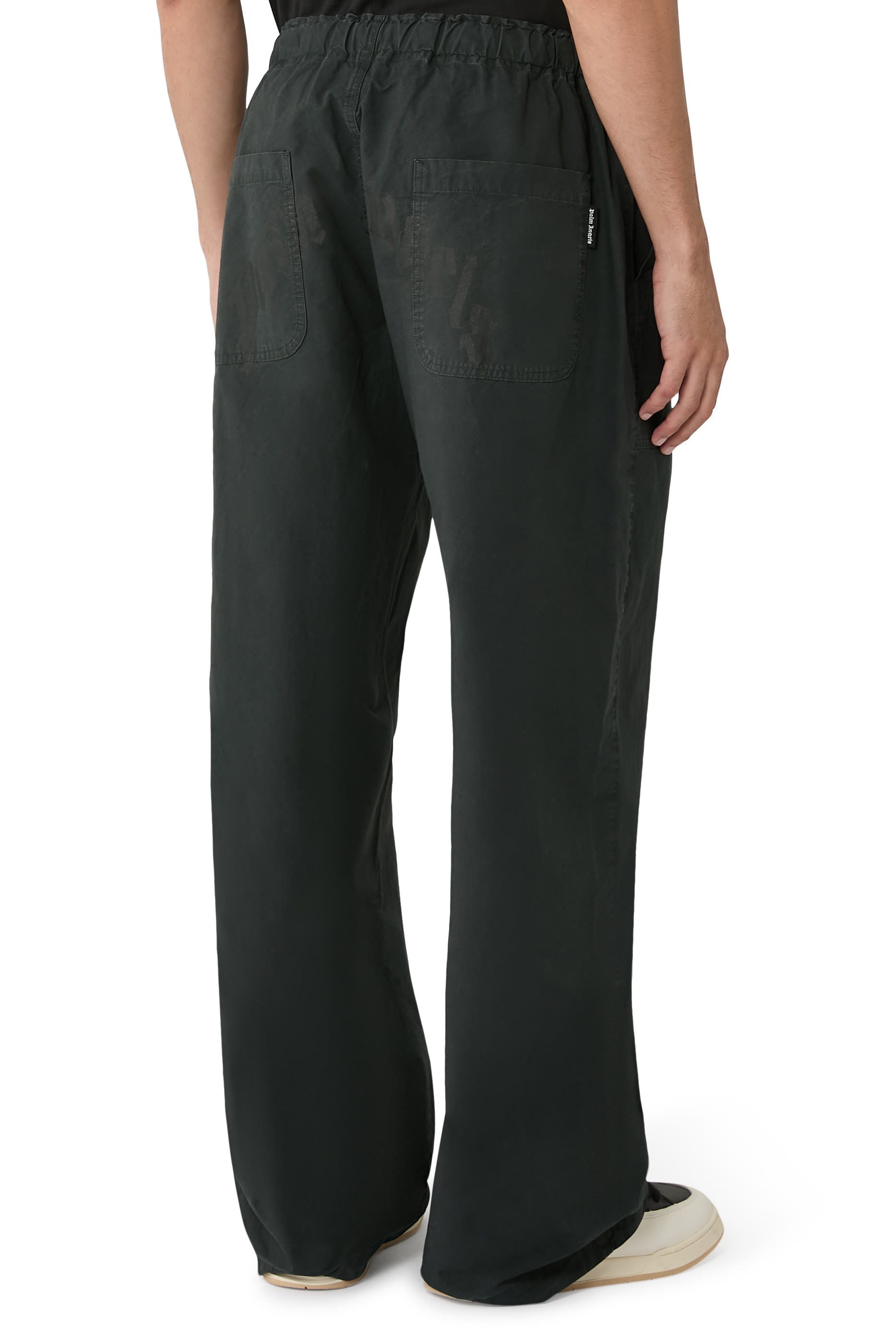  بنطال بقصة فضفاضة وشعار الماركة متموج