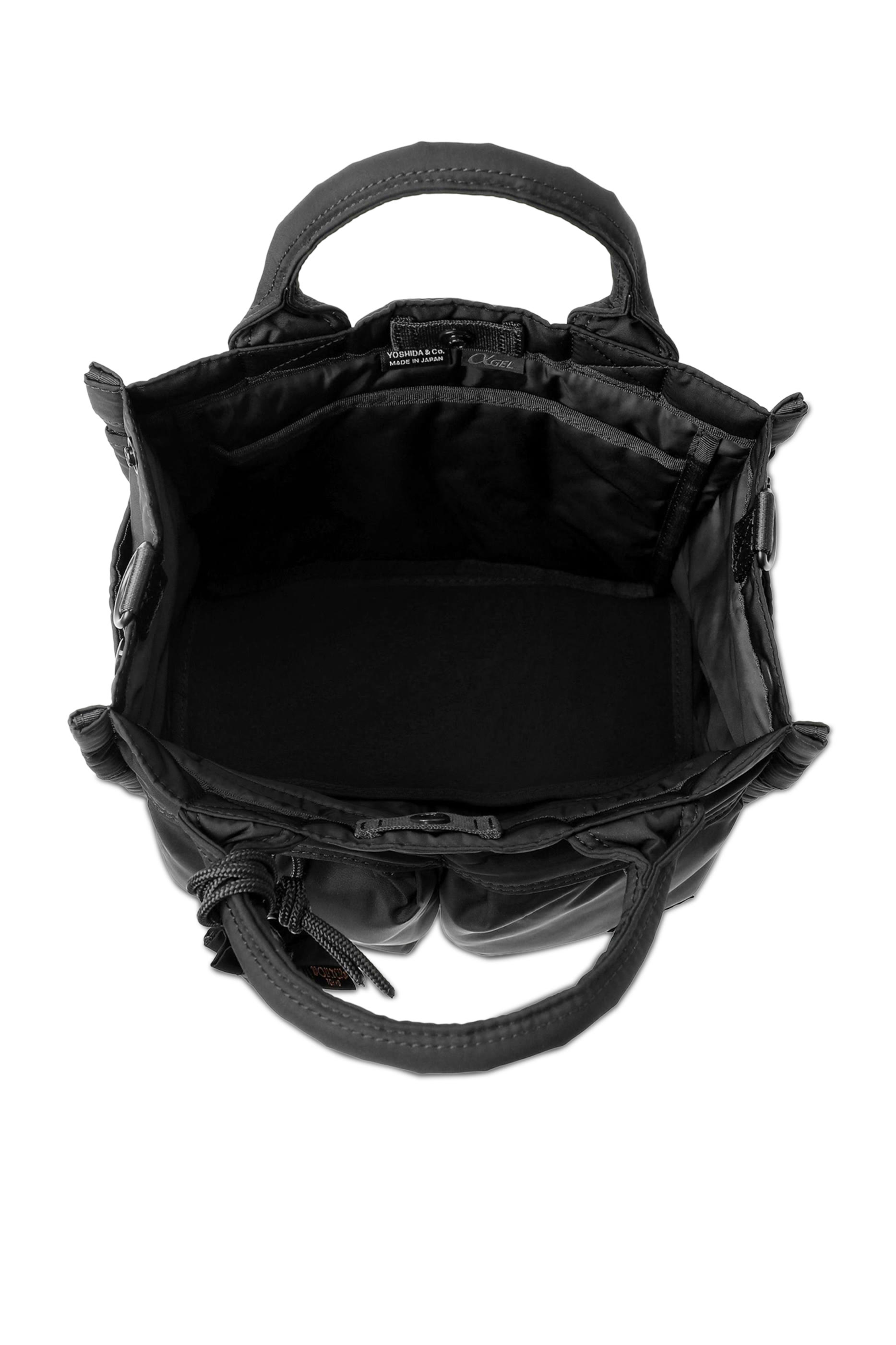  حقيبة يد سنسز مزينة بشعار الماركة