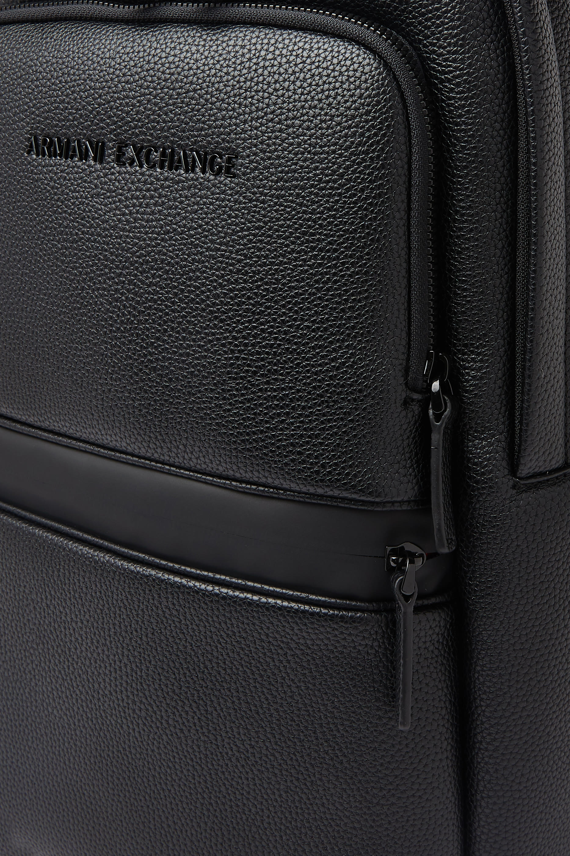 حقيبة ظهر بشعار الماركة قماش معالج