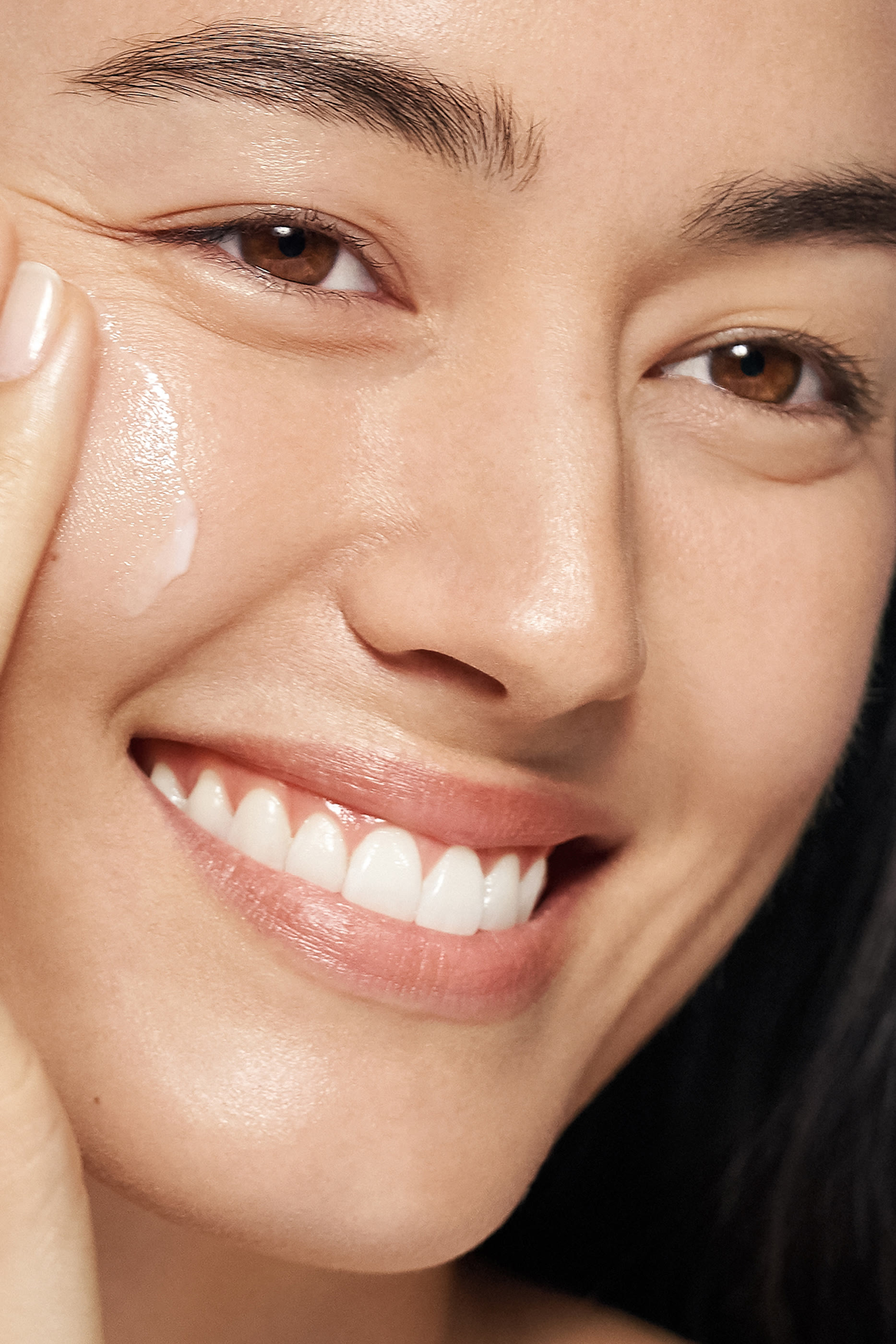 مرطب مويستشر سيرج المركز لتجديد دهون البشرة لمدة 72 ساعة