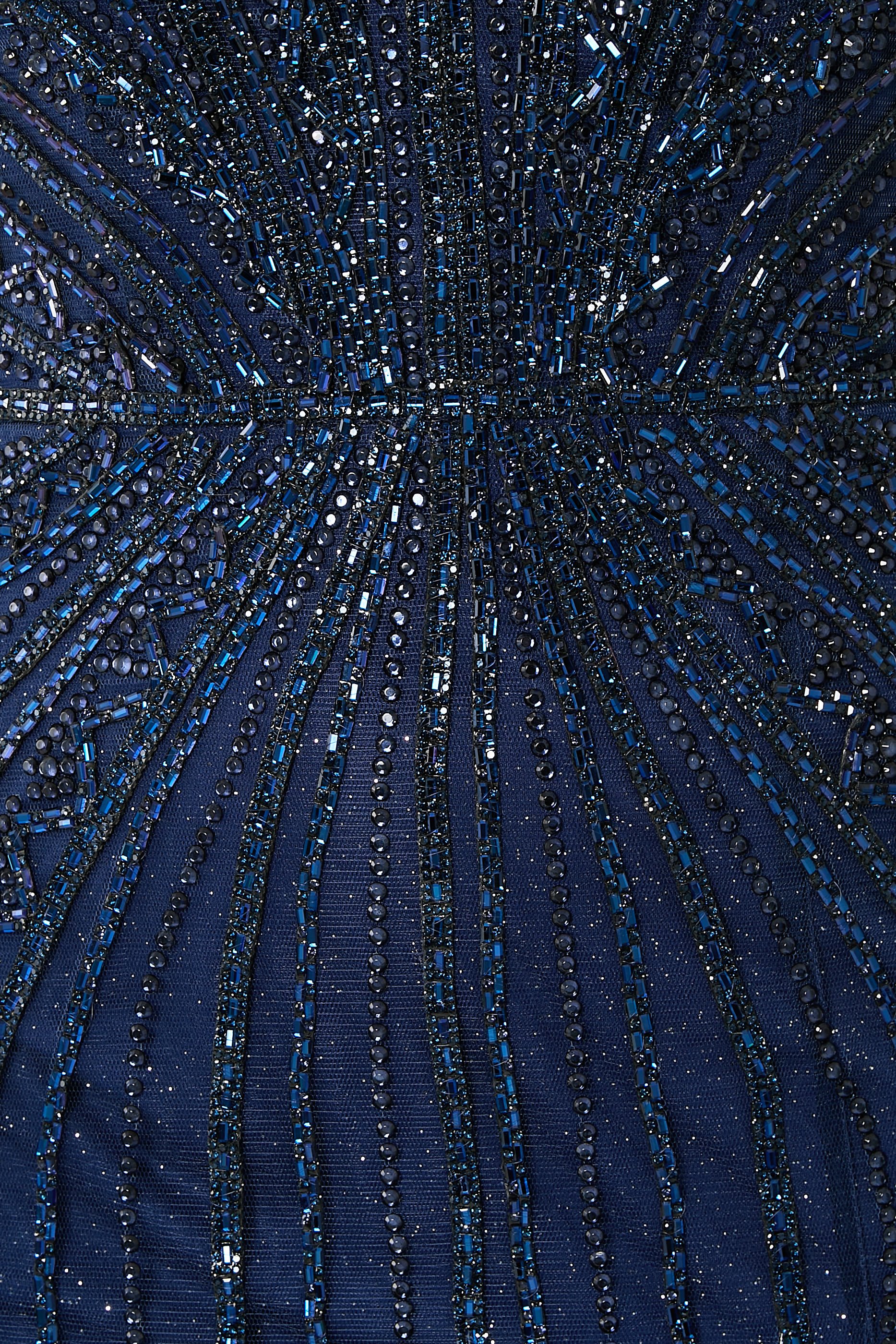 فستان سهرة بلا أكمام