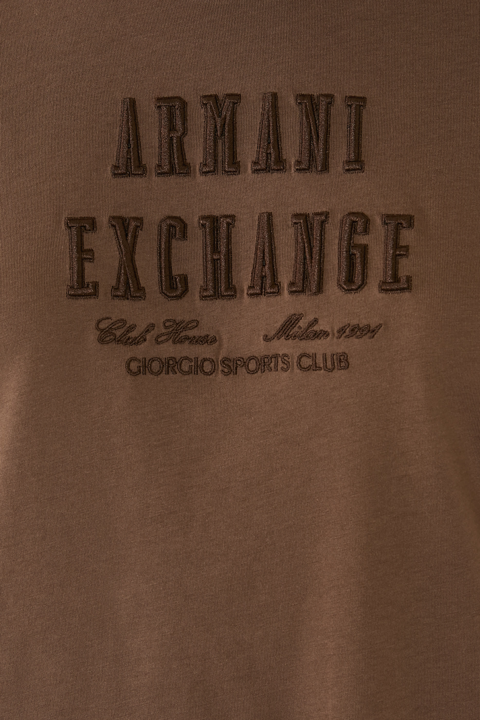 تيشيرت كلوب هاوس بشعار الماركة