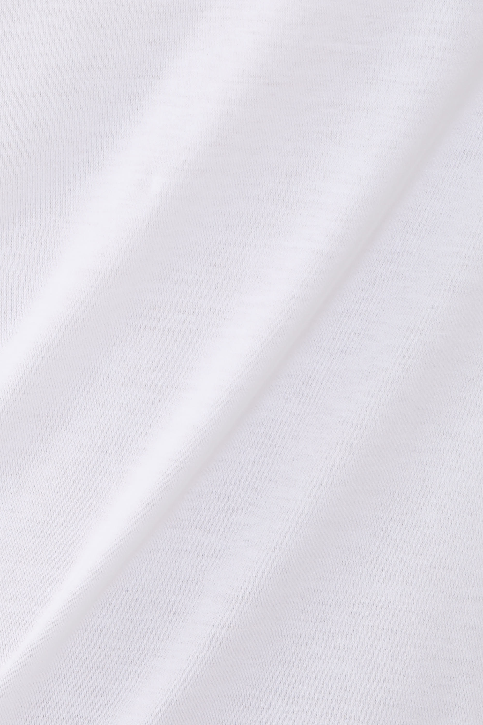 تيشيرت بقصة كلاسيكية بأكمام قصيرة