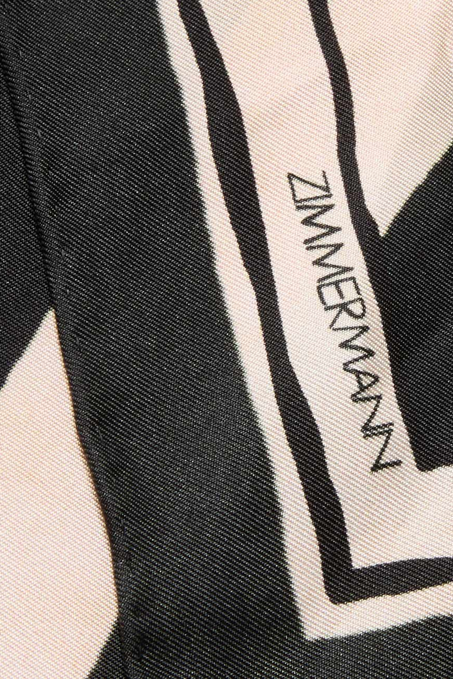 وشاح بتصميم مربع وطبعات حرير