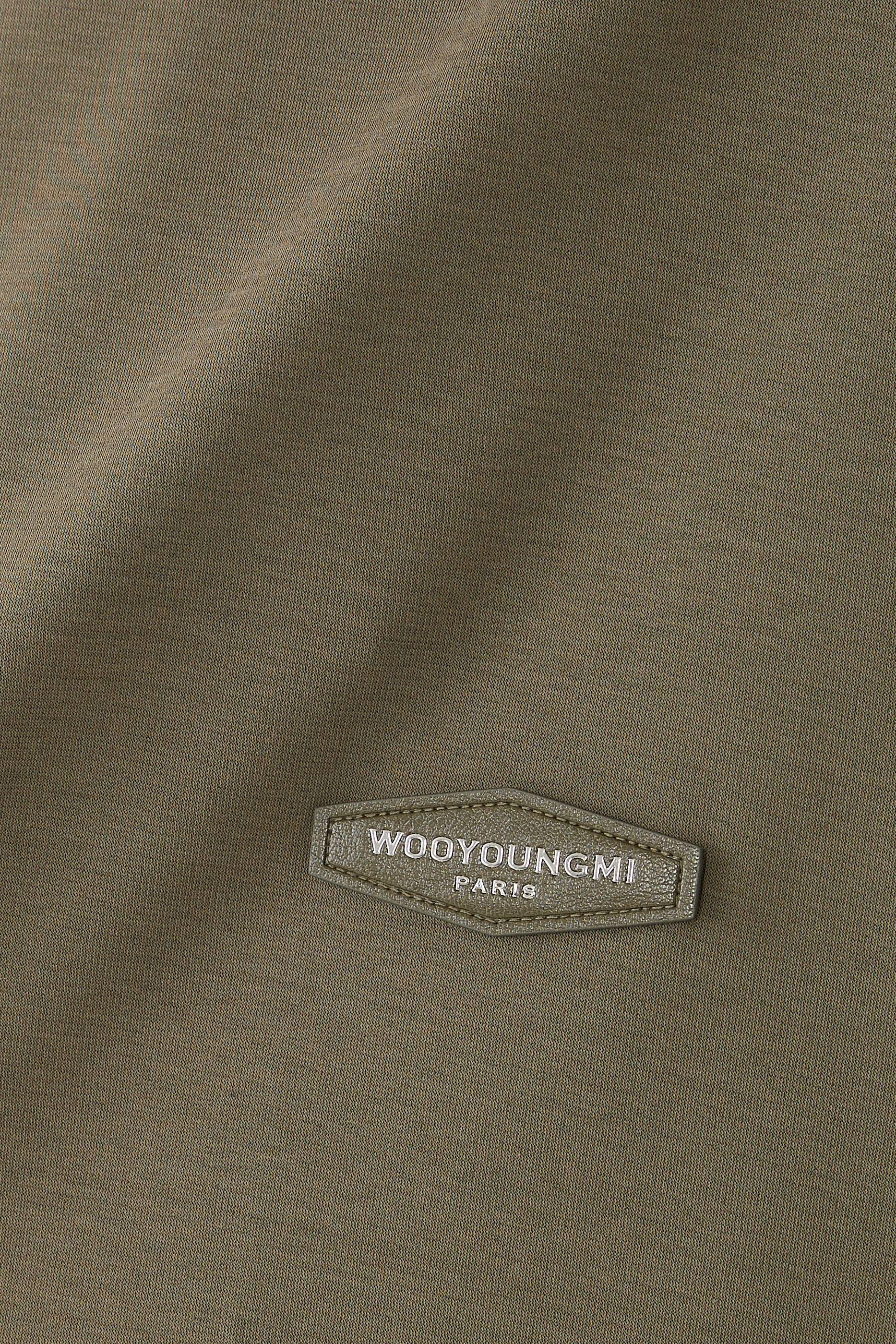 تيشيرت بشعار الماركة