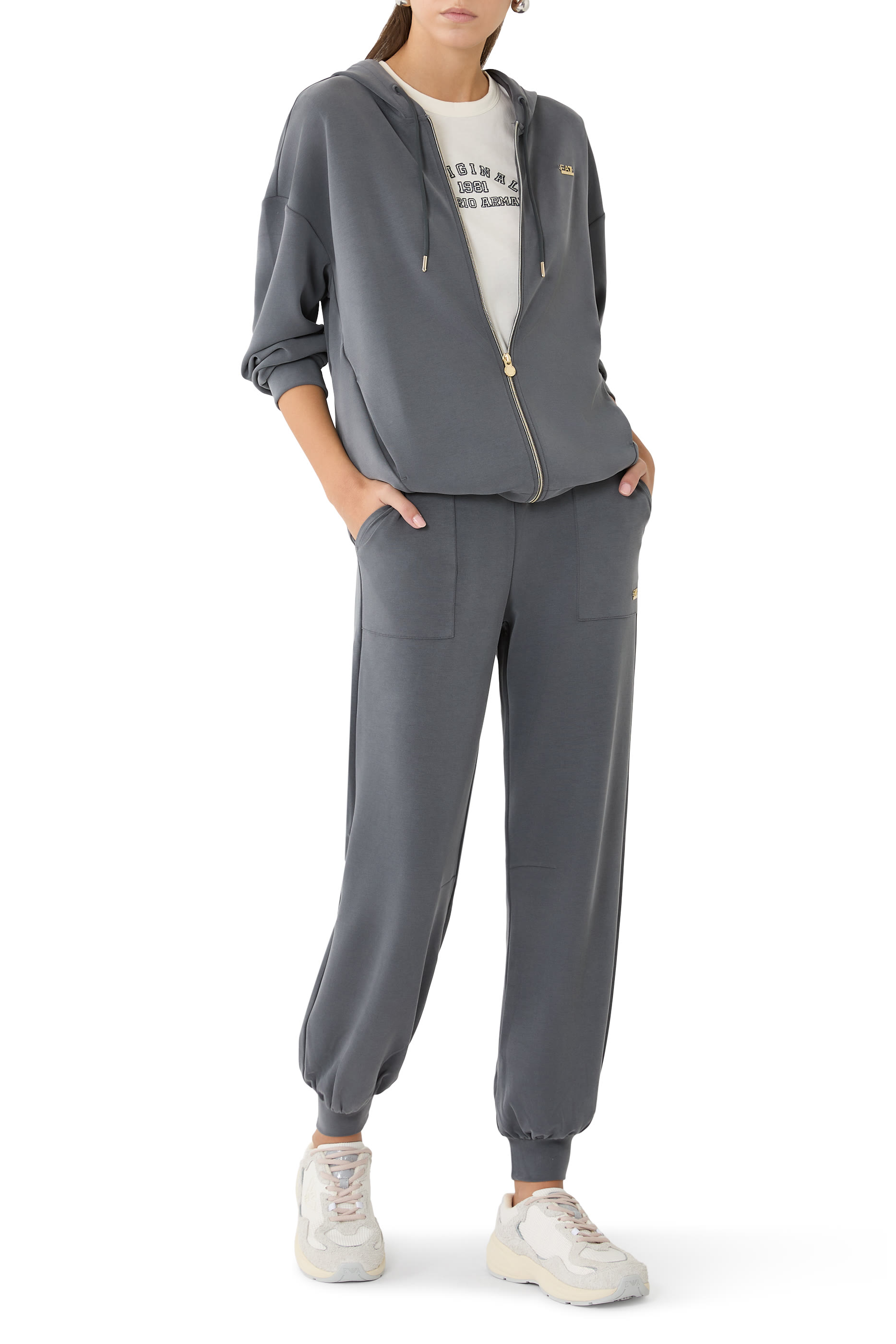 سنيكرز بشعار الماركة شمواه وقماش شبكي