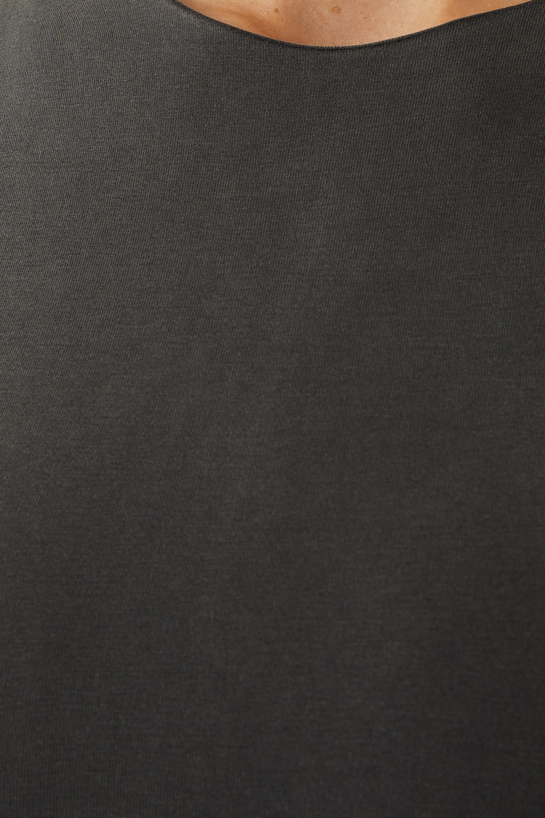 بودي سوت بلا أكمام