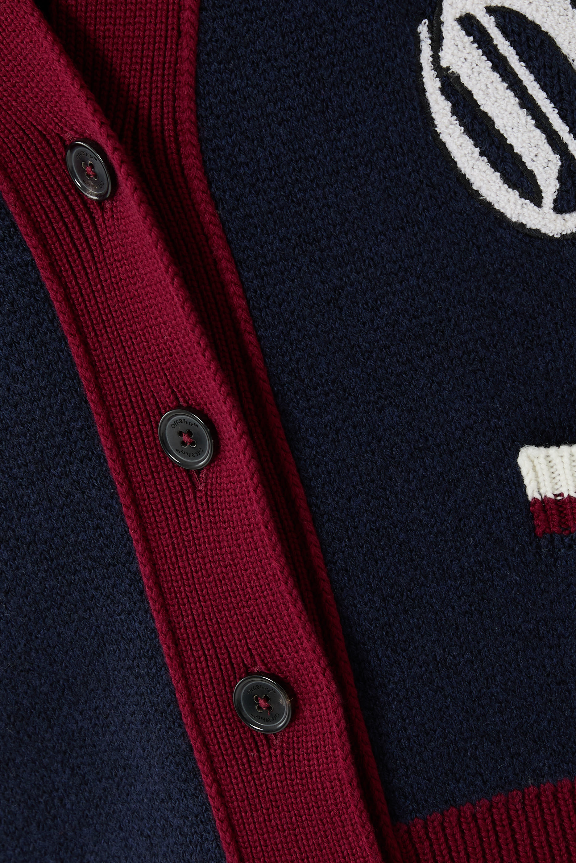 كارديغان بتصميم جامعي جاكار منسوج