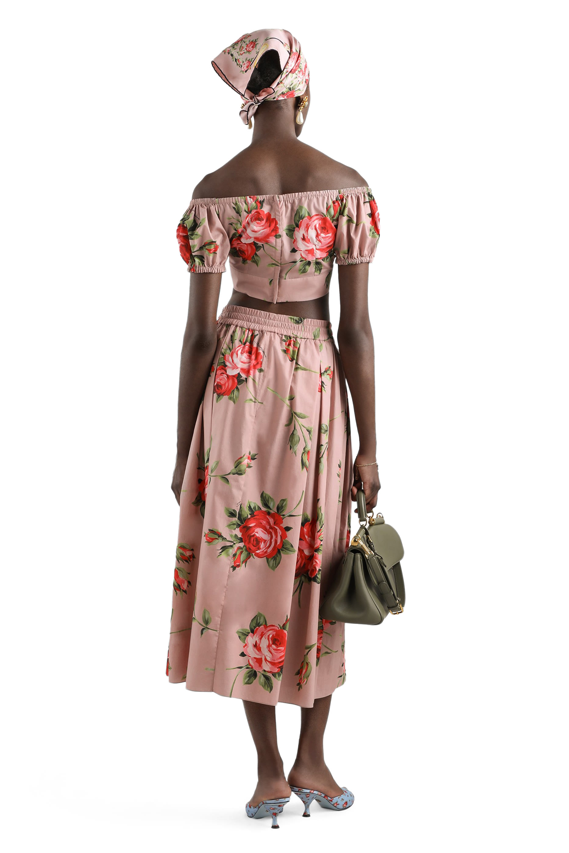 تنورة متوسطة الطول بطبعة ورود