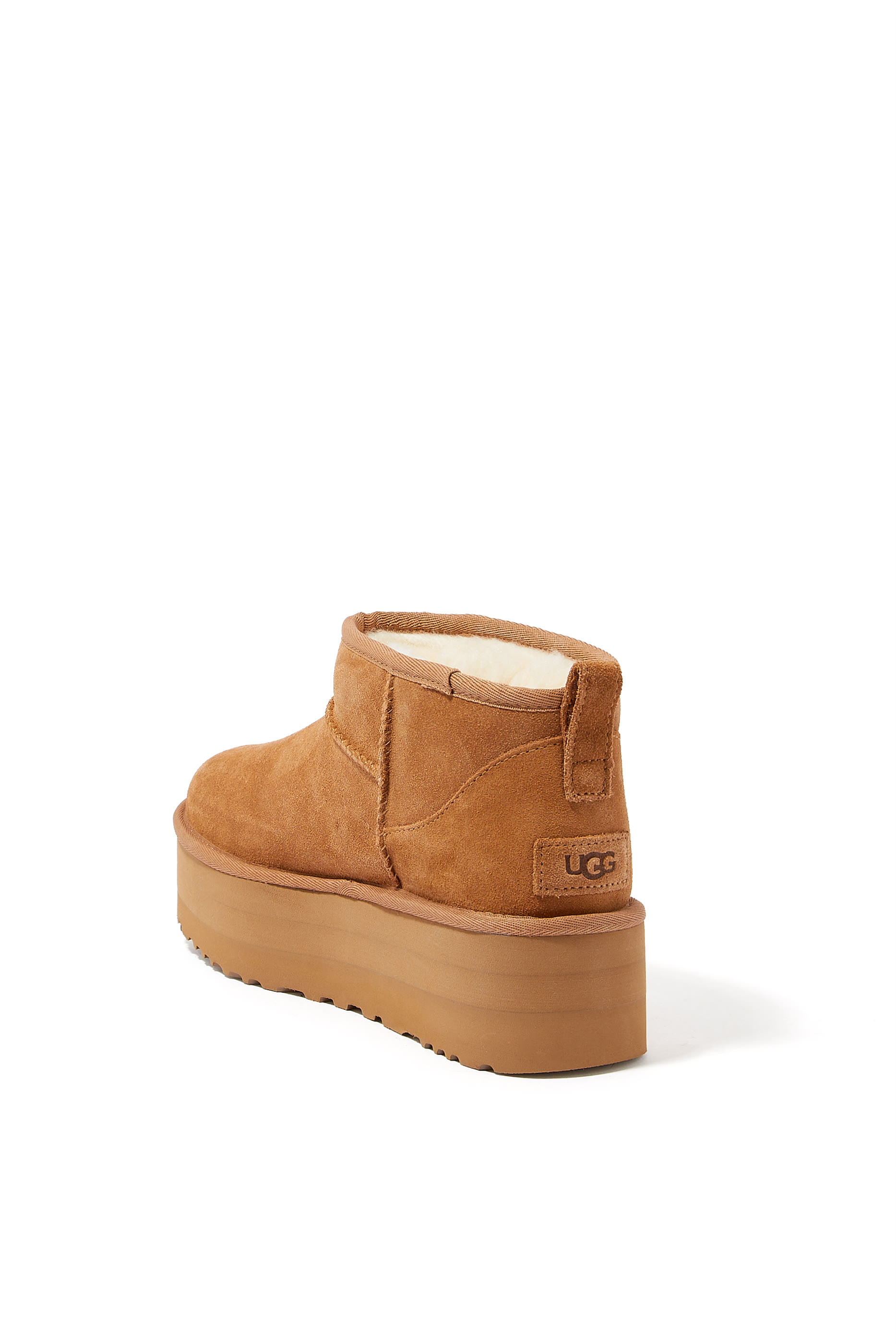 بوت كلاسيك قصير للغاية بنعل سميك