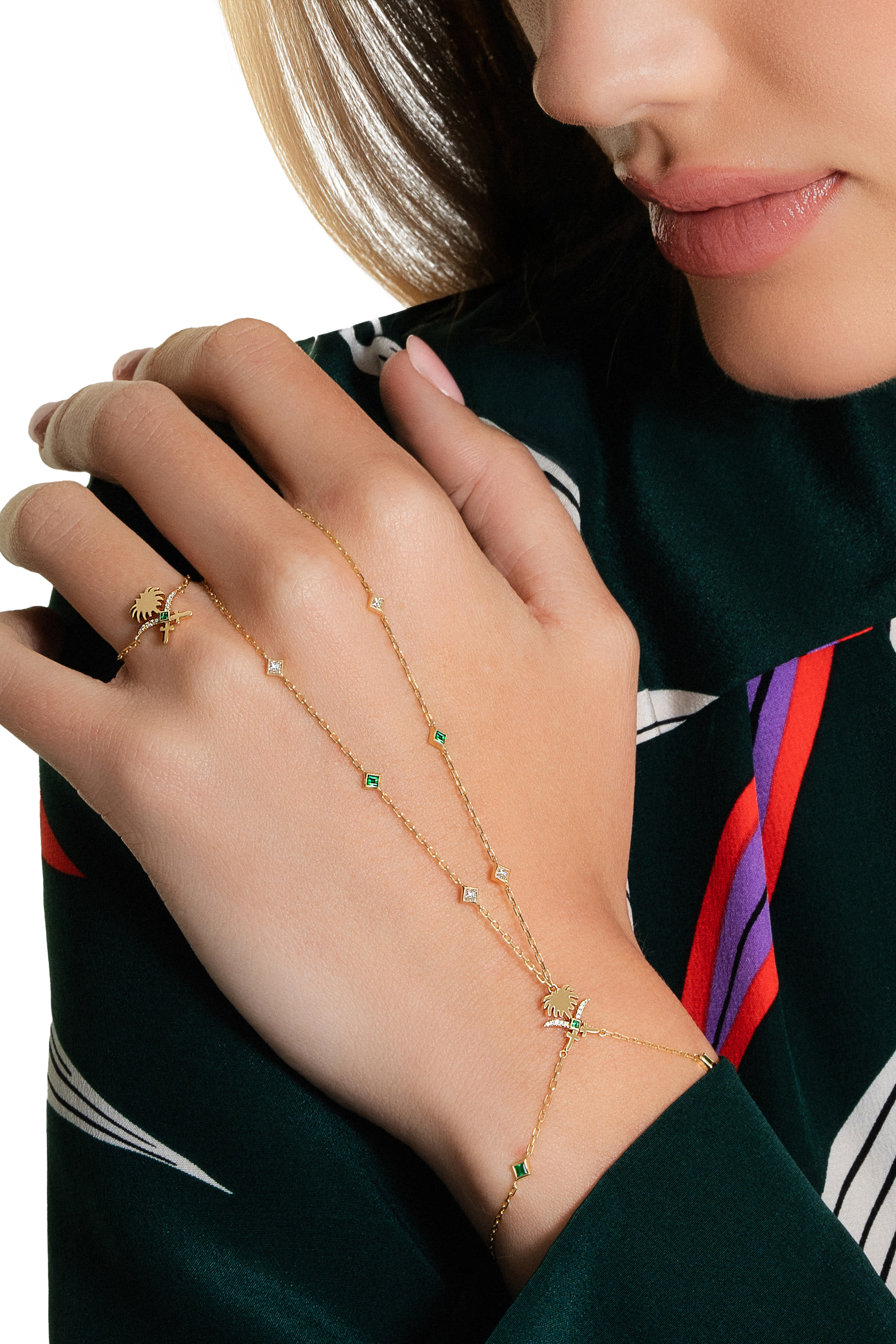 سوار سلسلة تراثي مرصع بالماس والزمرد، ذهب أصفر عيار 18