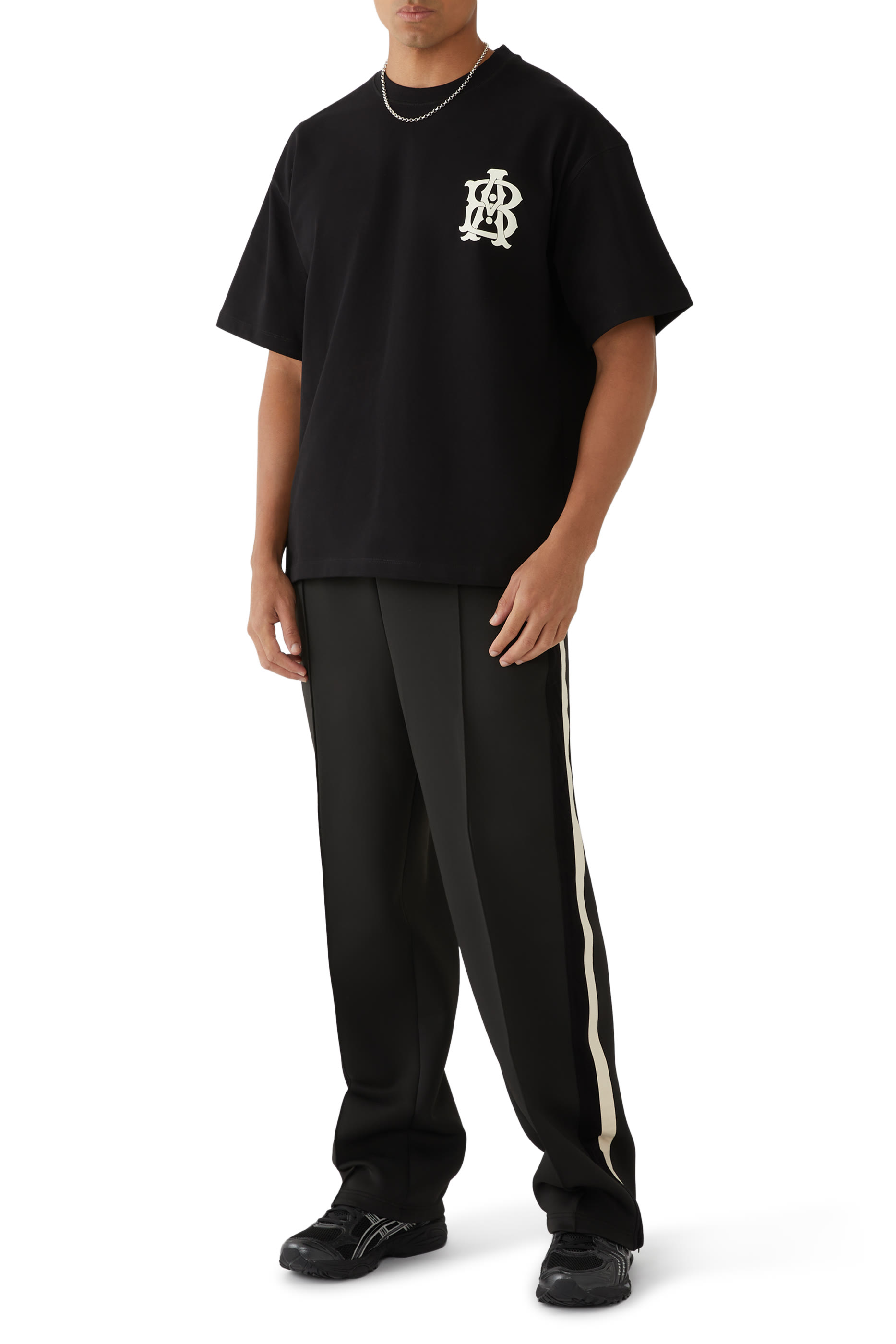 تيشيرت بنقشة بحروف شعار الماركة