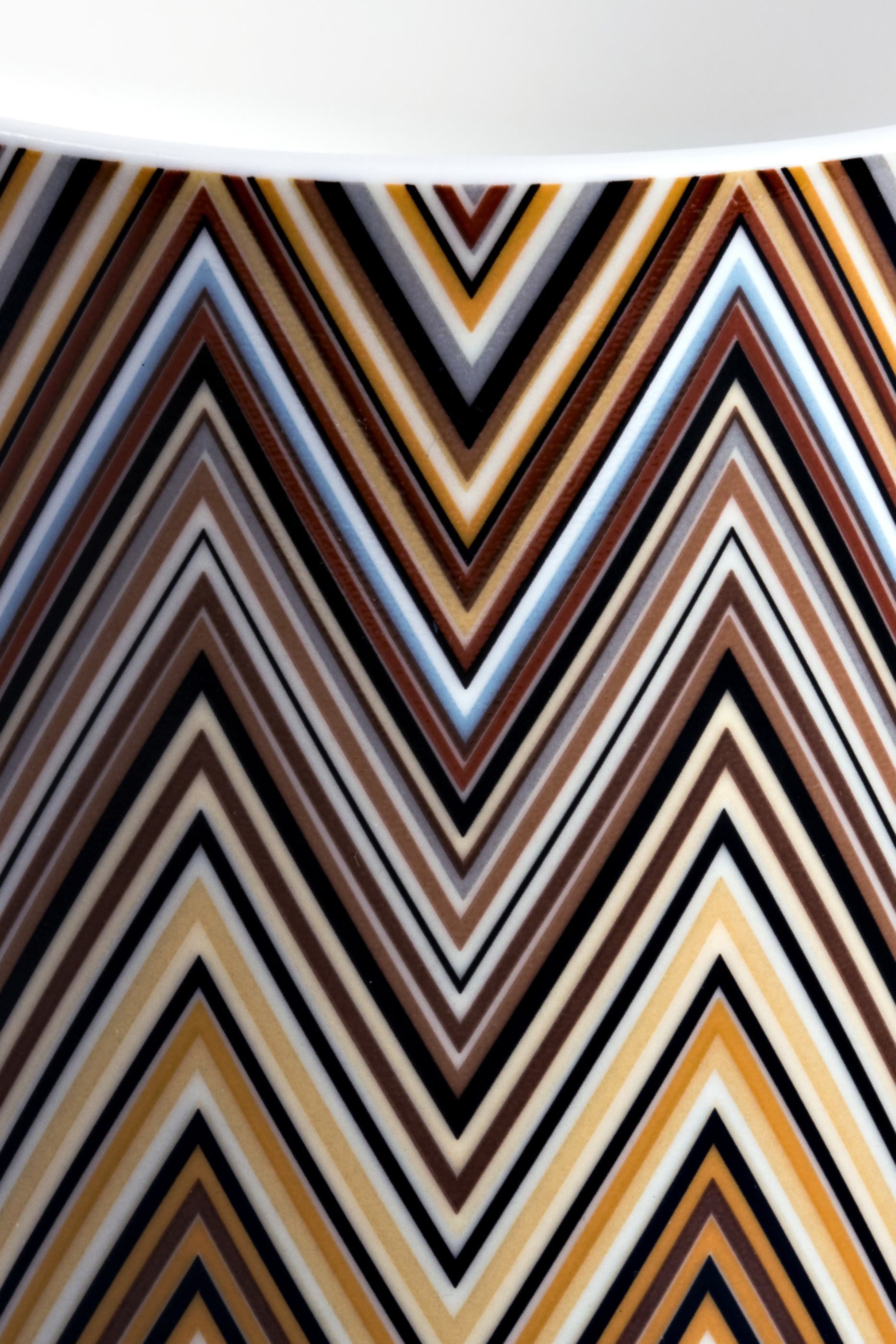 كوب قهوة جاريس بنقشة متعرجة