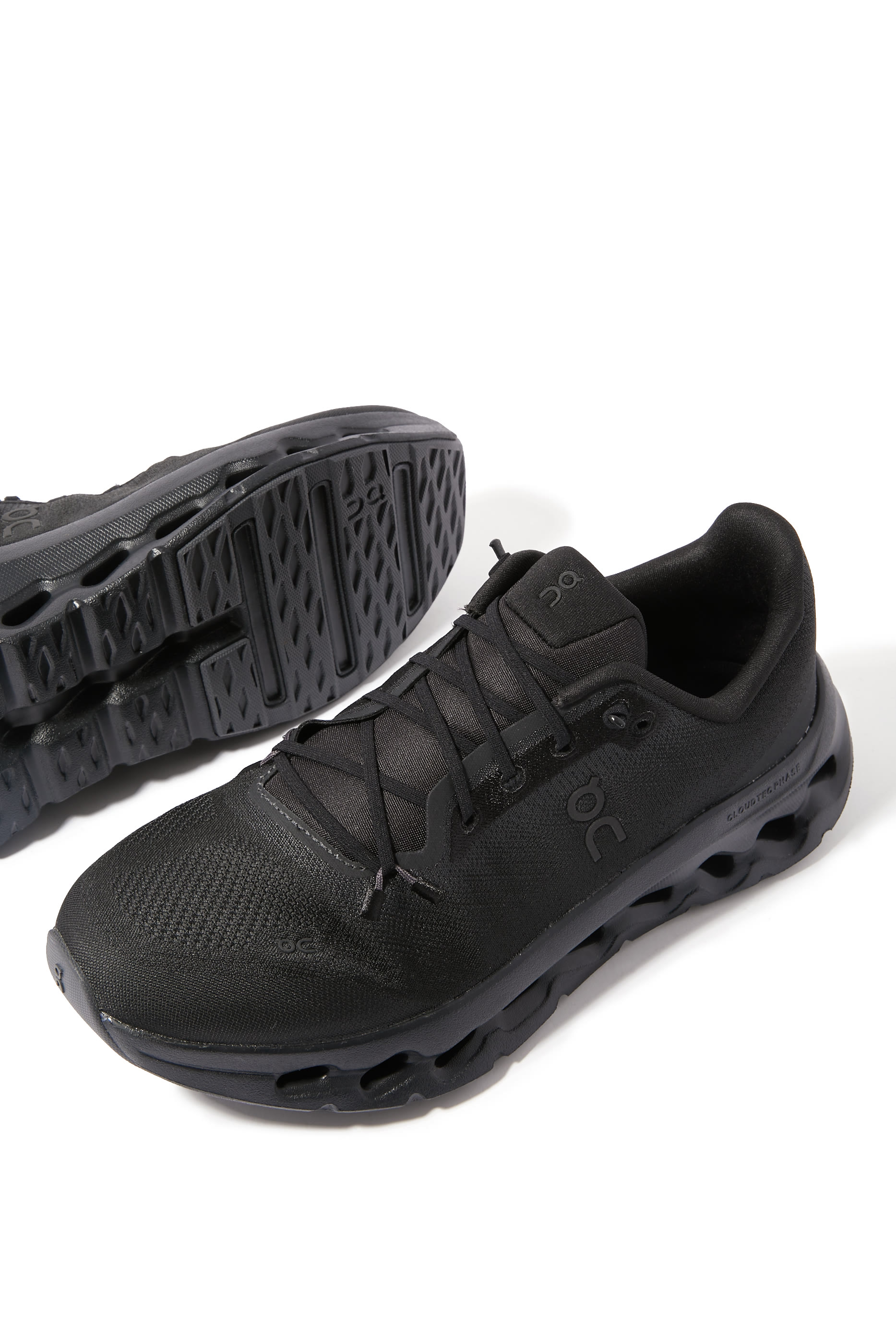 سنيكرز كلاودتيلت للنساء