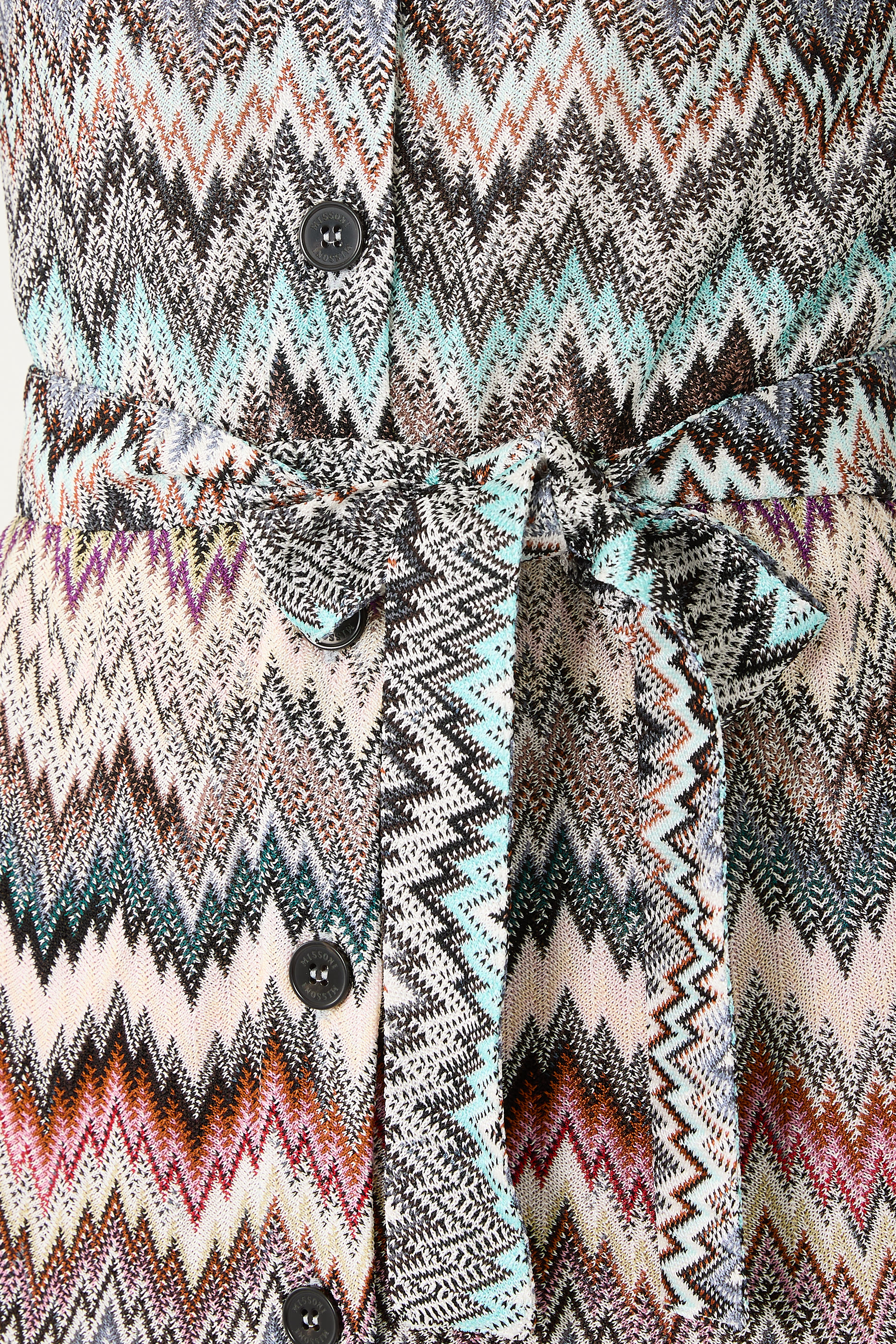 فستان بتصميم قميص بنقشة جلد الثعبان