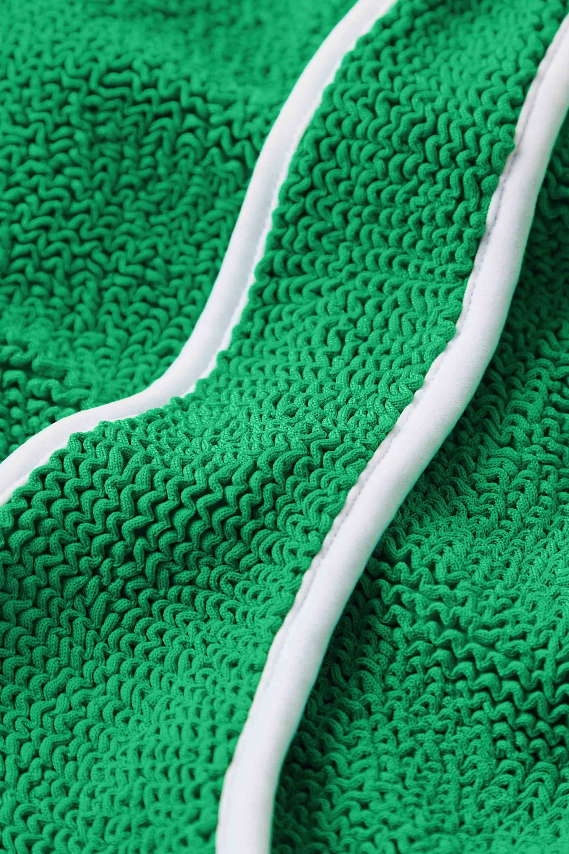 بدلة سباحة فاي