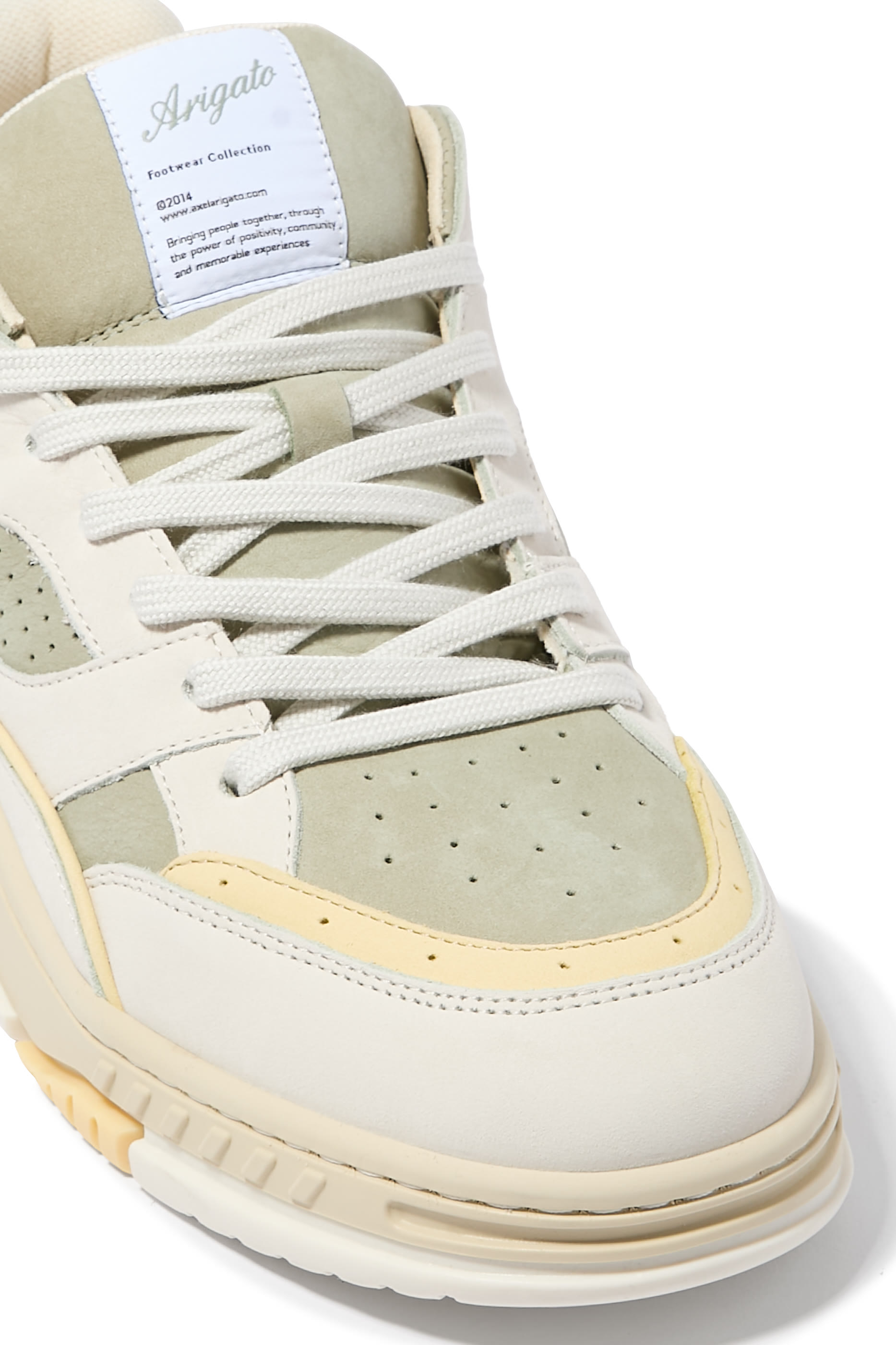 سنيكرز أريا أل أو