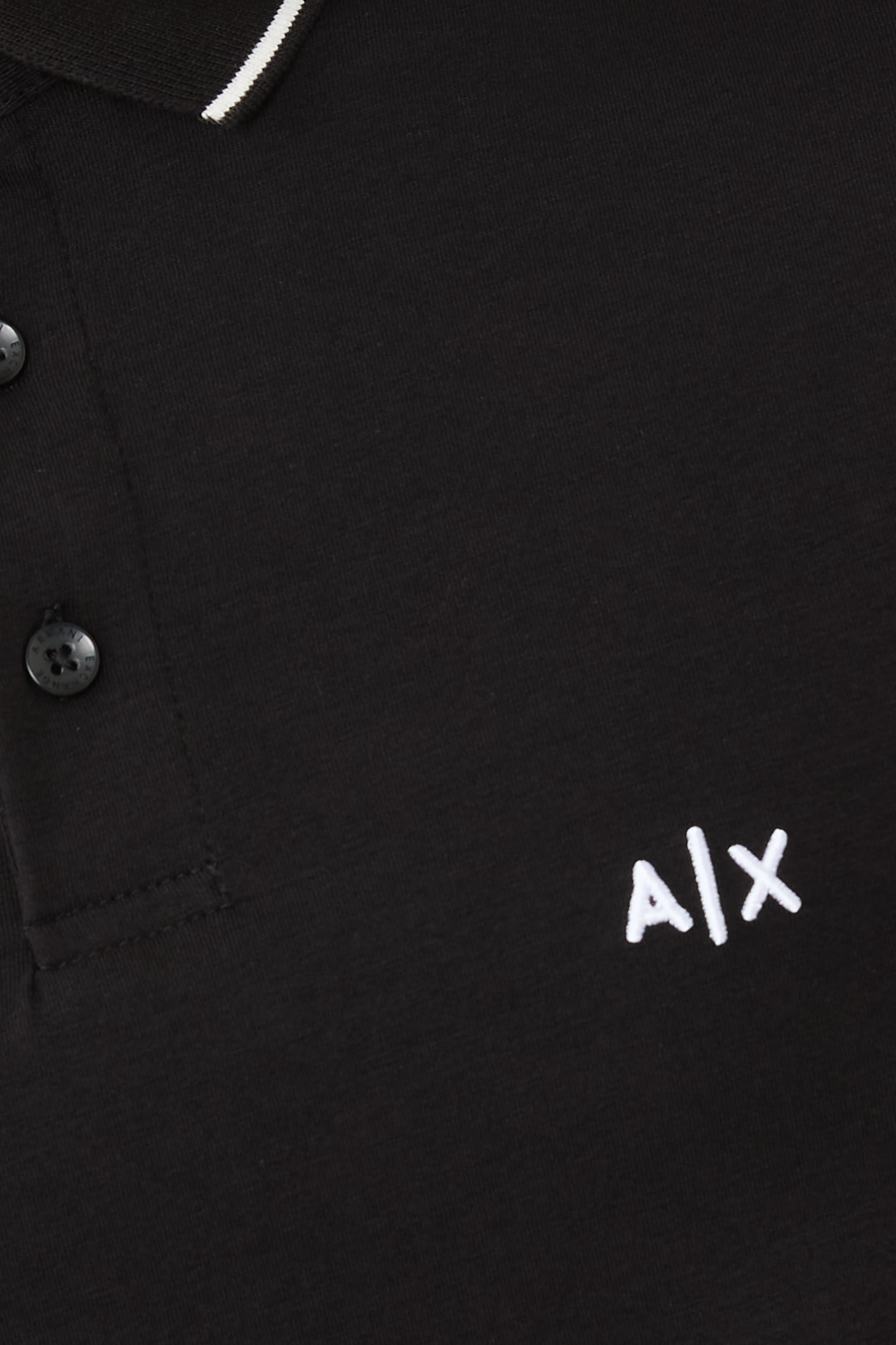 قميص بولو بقصة ضيقة وشعار الماركة