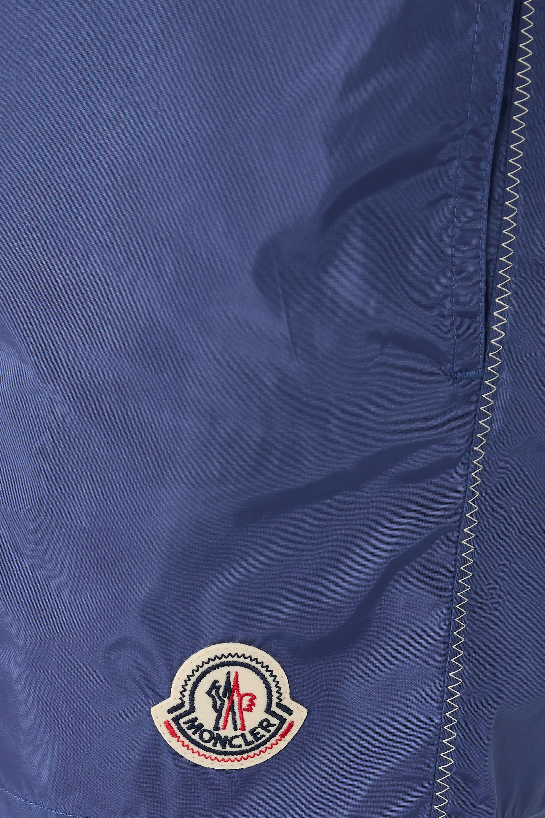 شورت سباحة بشعار الماركة