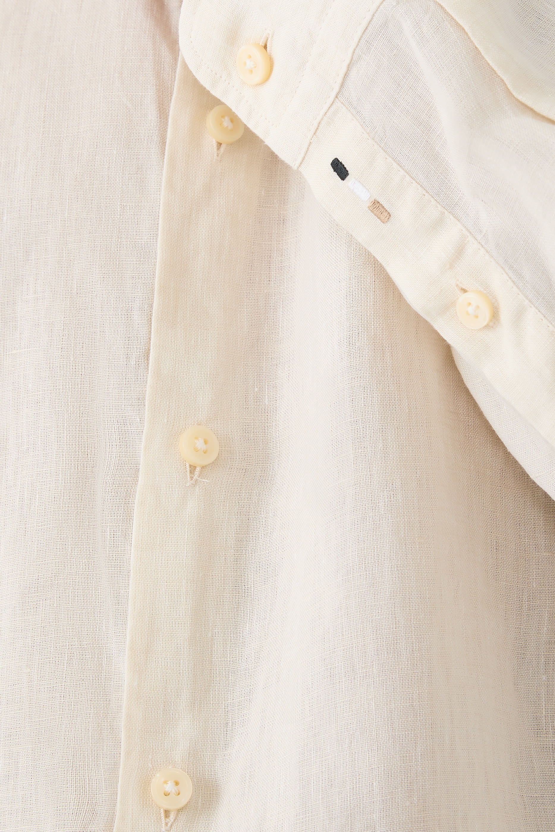 قميص بأكمام طويلة