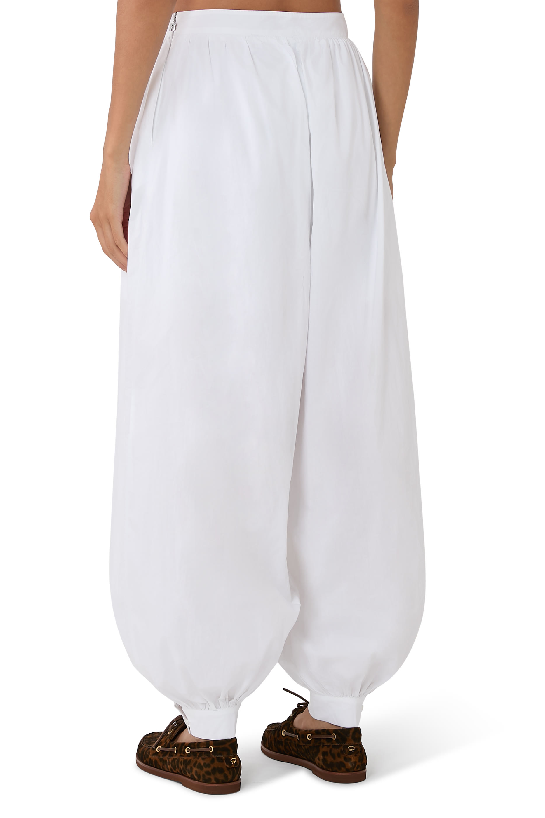 بنطال بقصة منفوخة وطيات