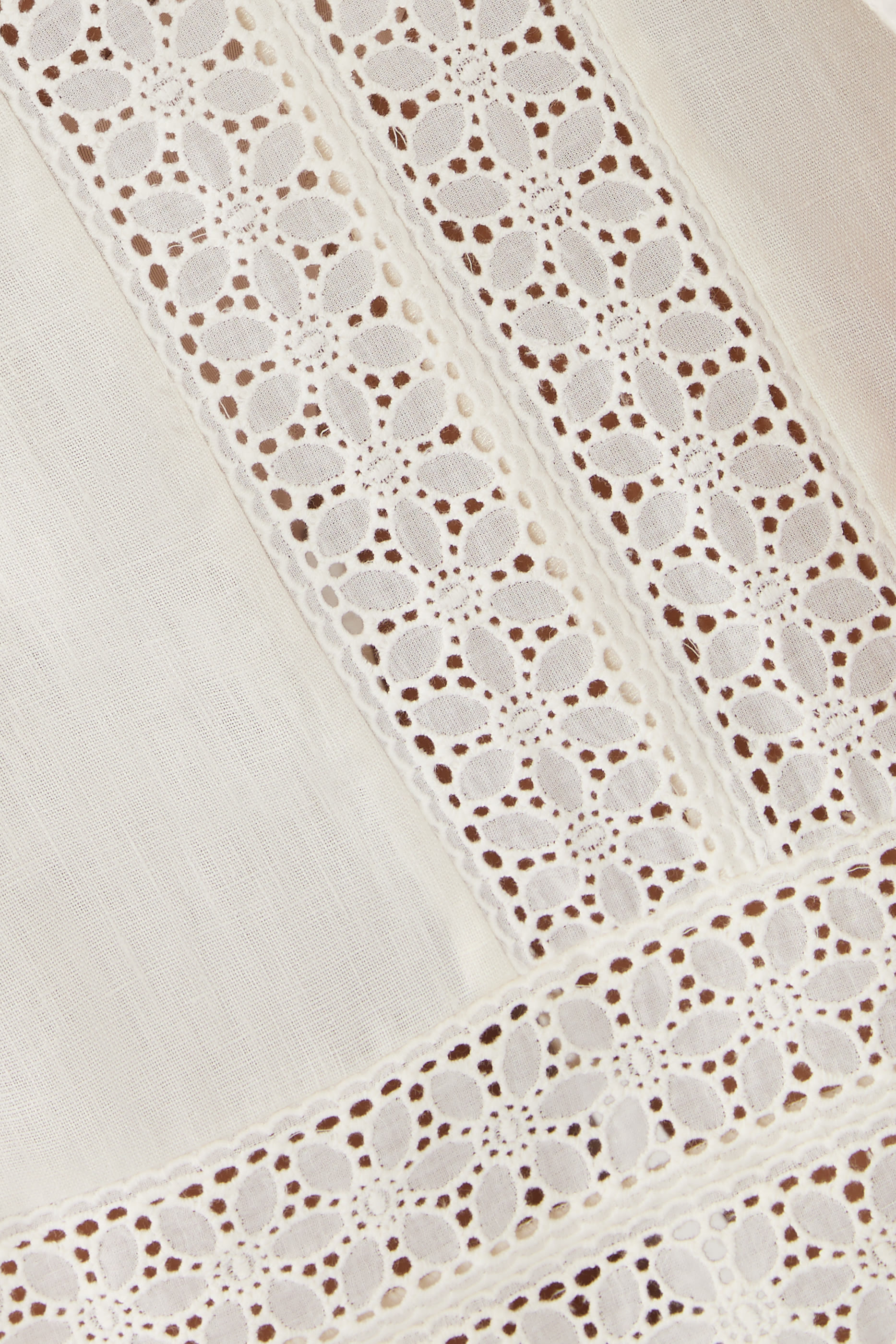 فستان سموك مطرّز