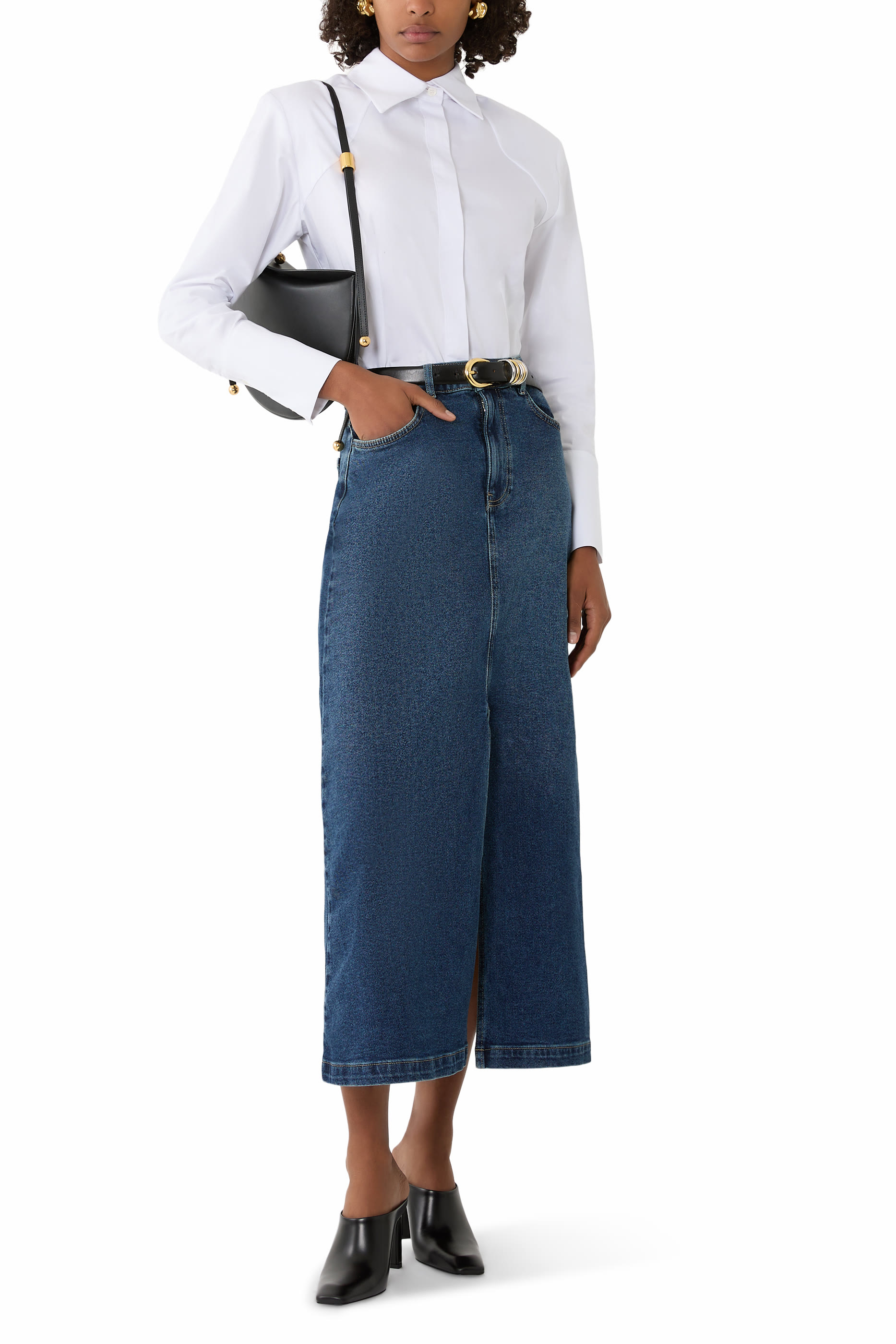 قميص بقصة مربعة بظهر درابيه