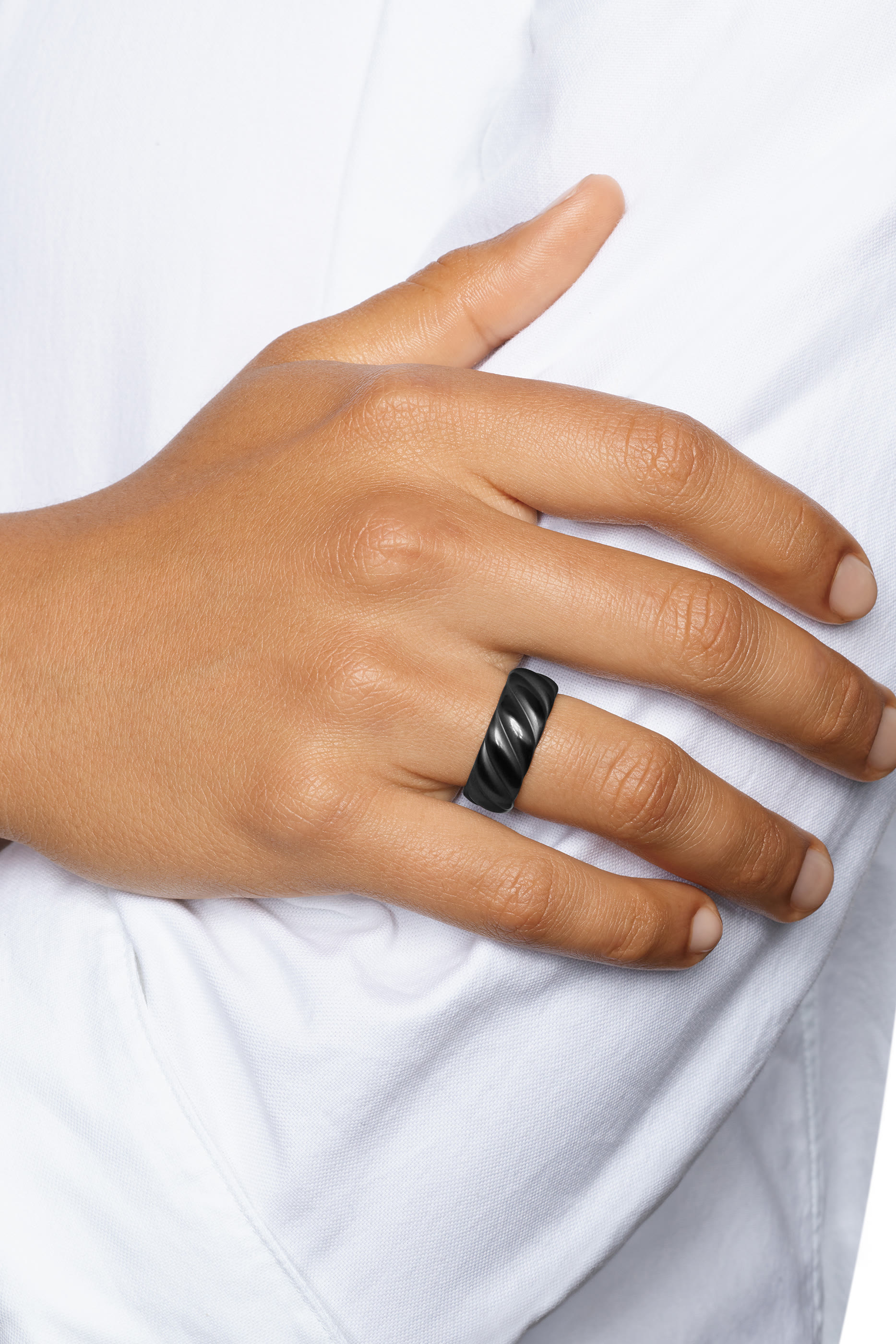 خاتم منحوت على شكل كابل تيتانيوم