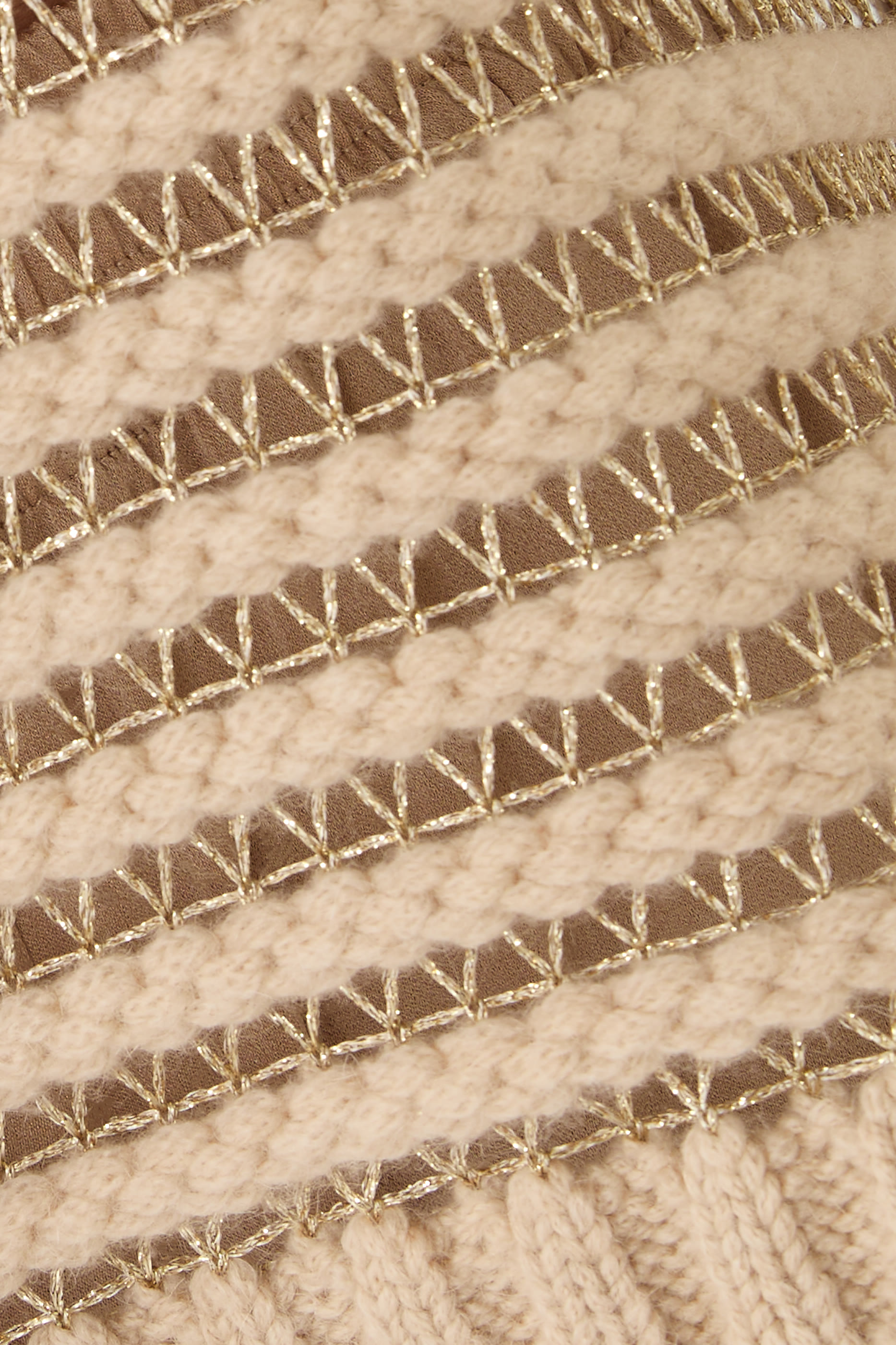 كنزة بقصة مربعة وياقة ضيقة