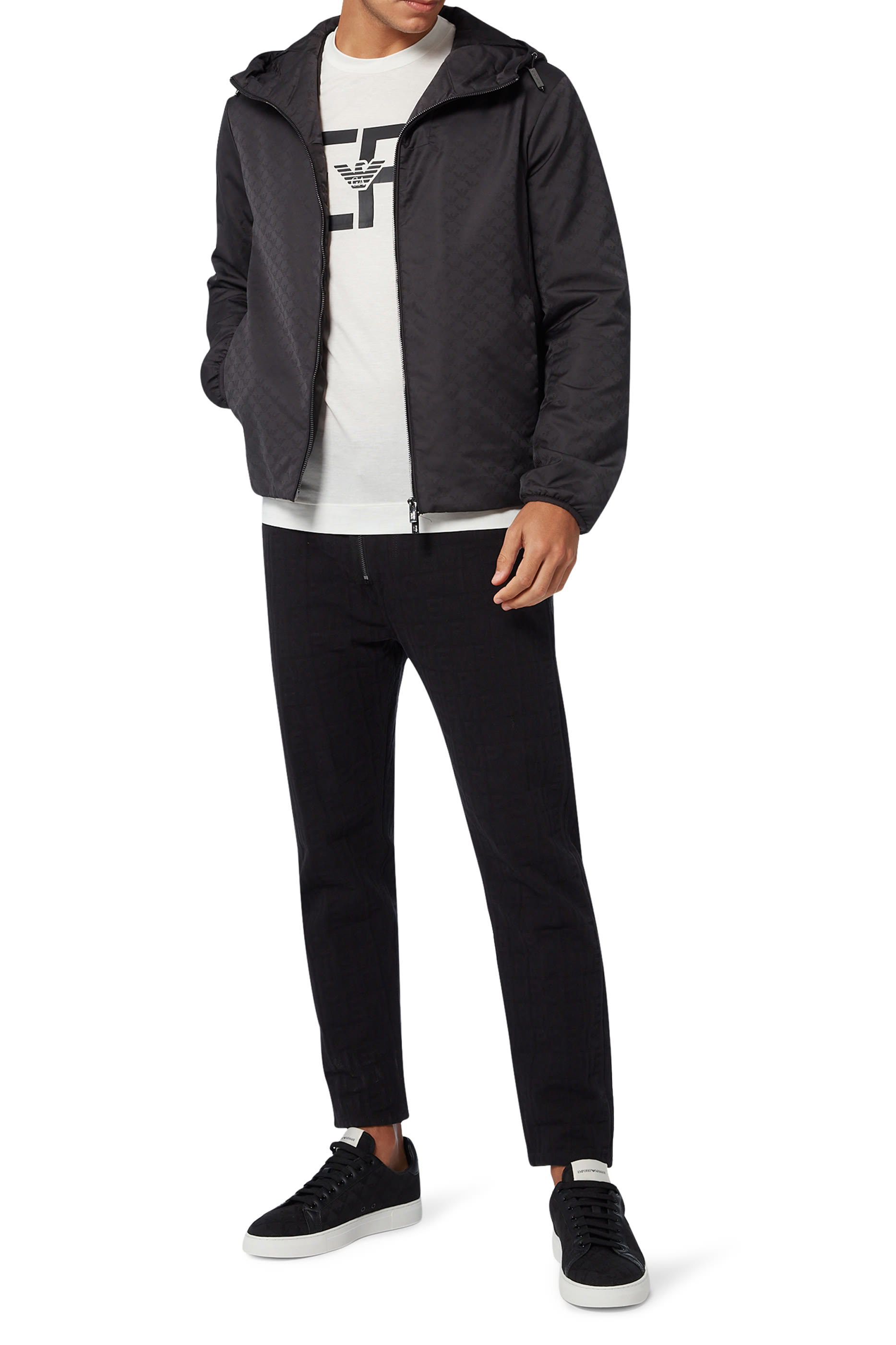 جاكيت نايلون بغطاء رأس ونقشة شعار الماركة