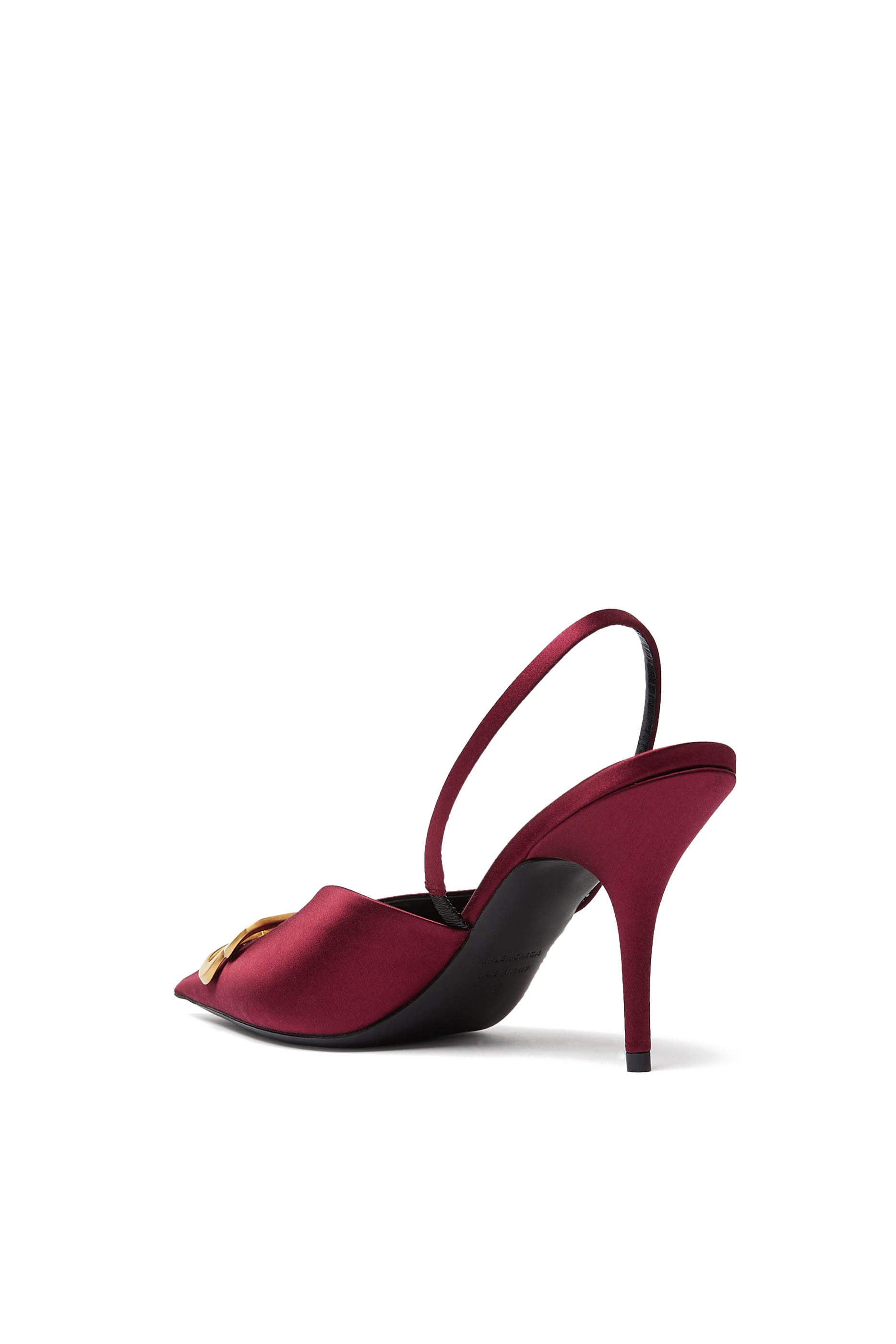 حذاء كلاسيك 80 بمقدمة مدببة وسير خلفي وحلية بشعار حرفي الماركة