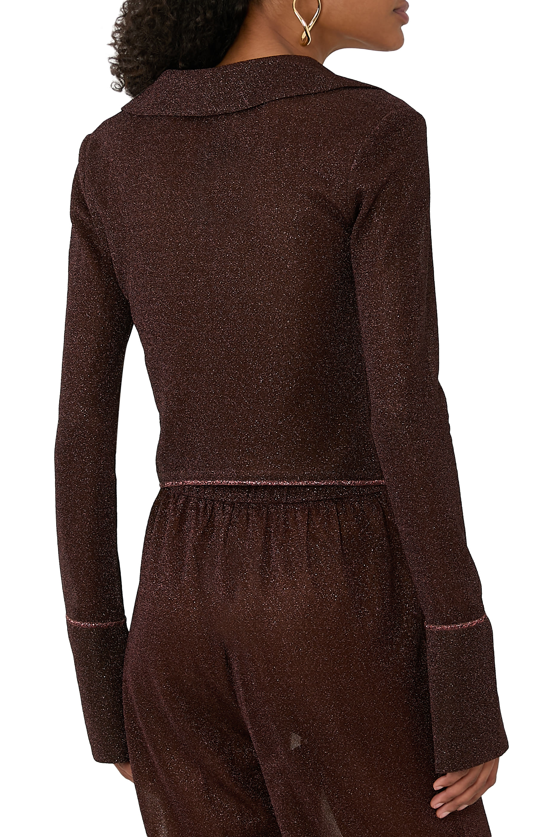 بلوزة بأكمام على شكل جرس وتفاصيل ربطة