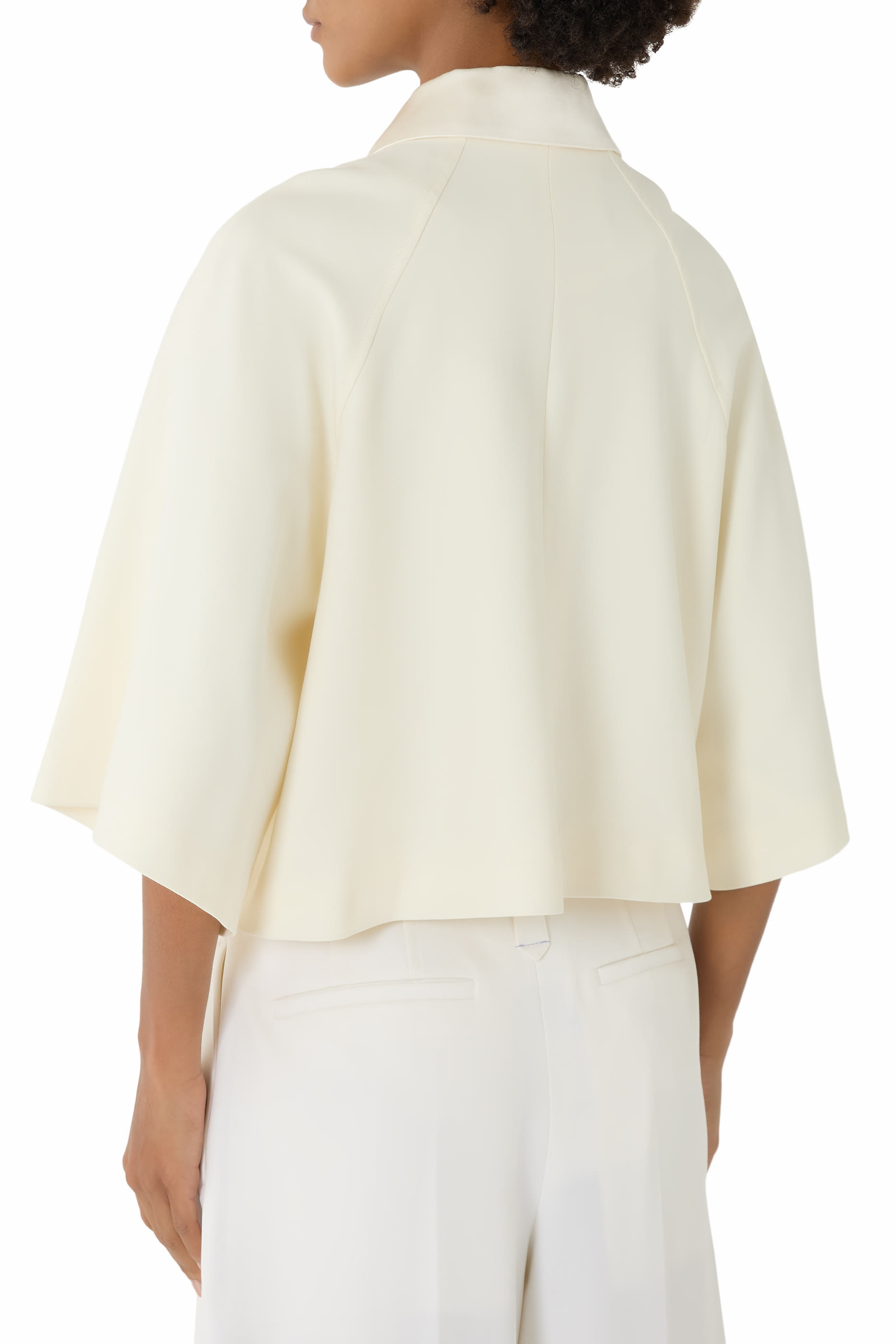 جاكيت قصير بصفي أزرار للإغلاق