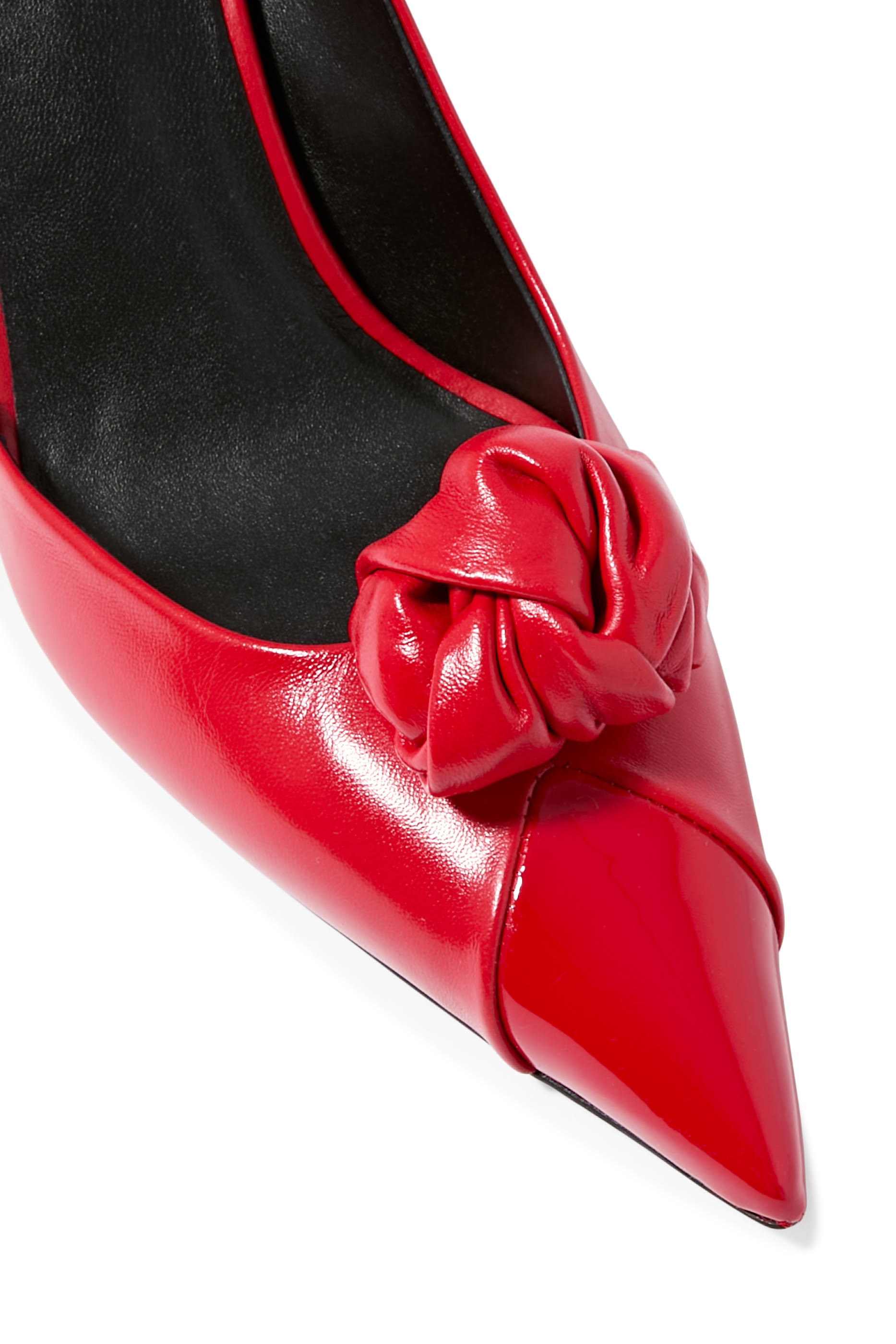 حذاء كلاسيكي مزين بعقدة جلد