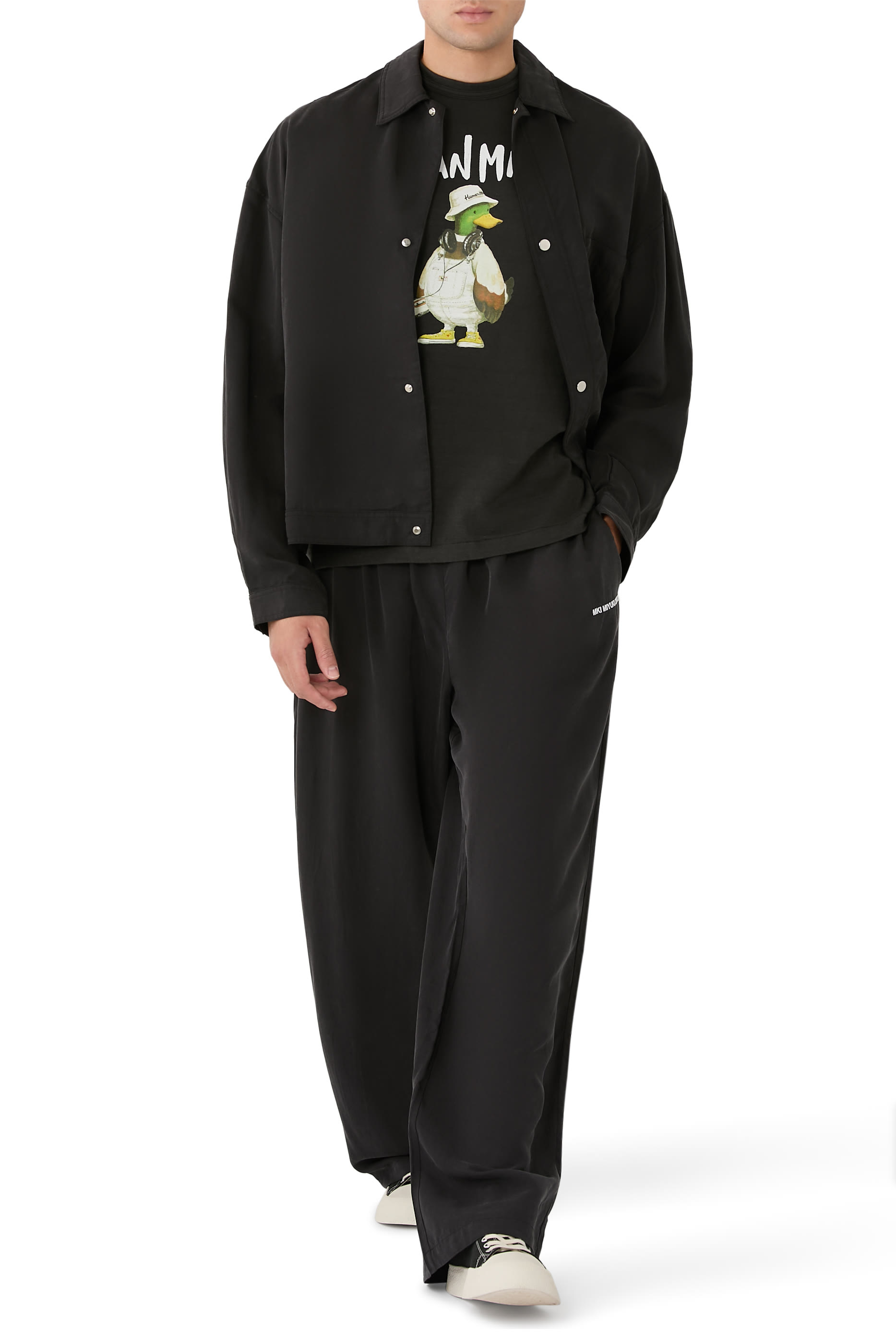 بنطال كوبرو بقصة ساق واسعة ولون باهت